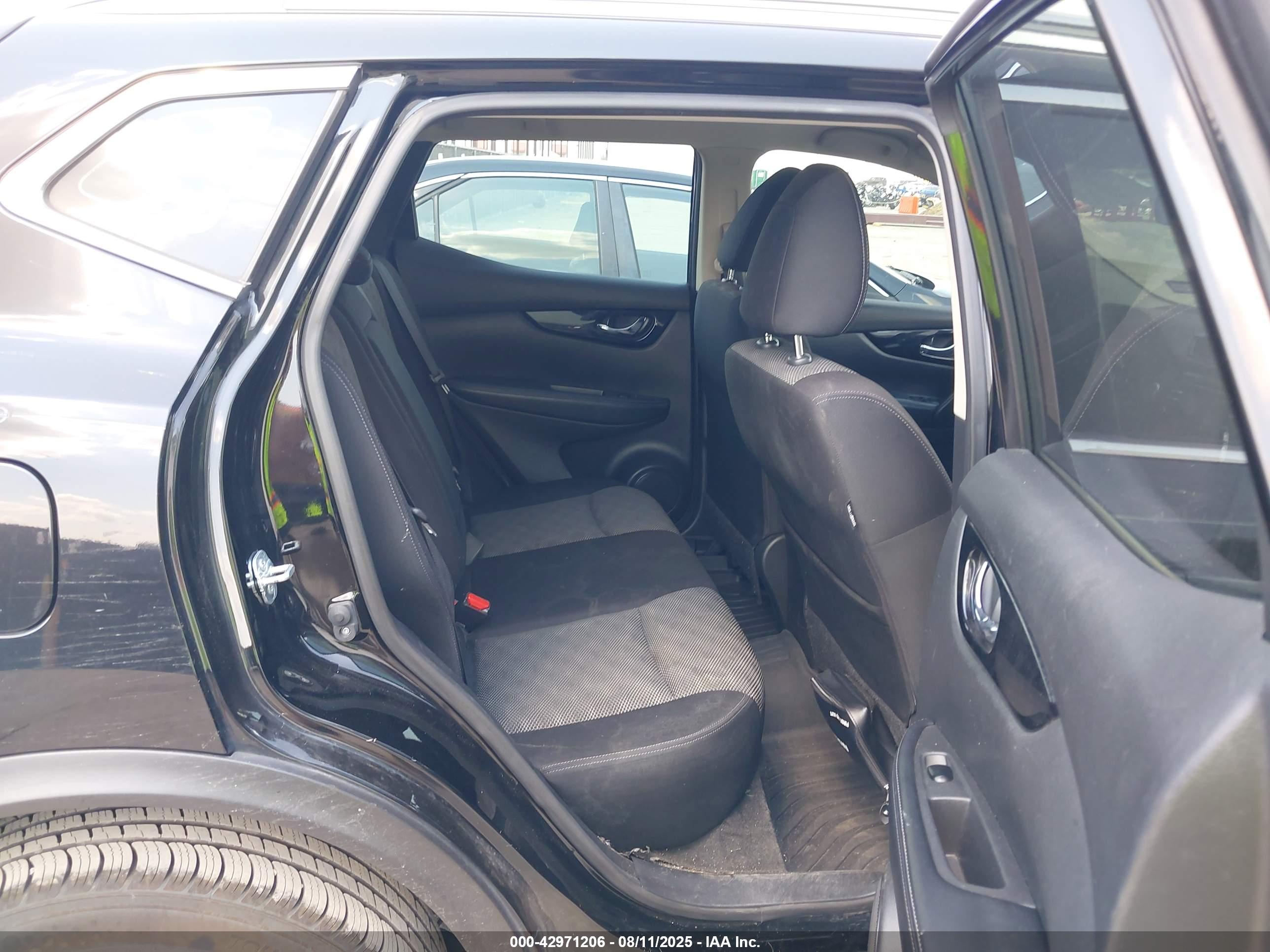 NISSAN ROGUE image 8