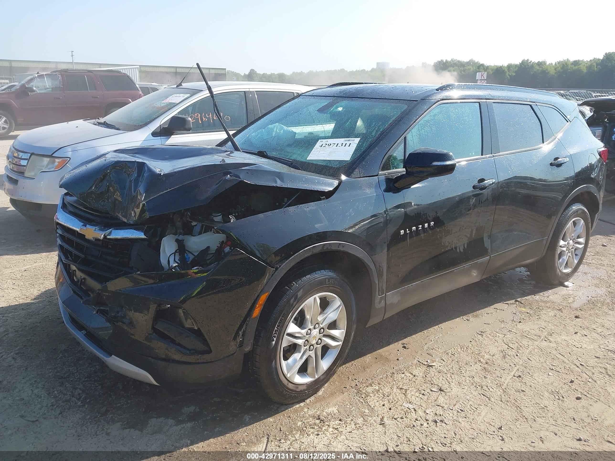 CHEVROLET BLAZER image 2