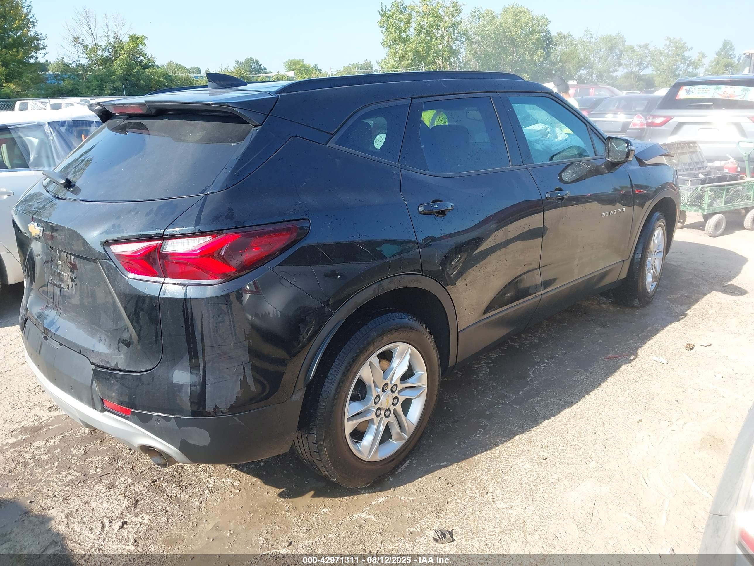 CHEVROLET BLAZER image 4