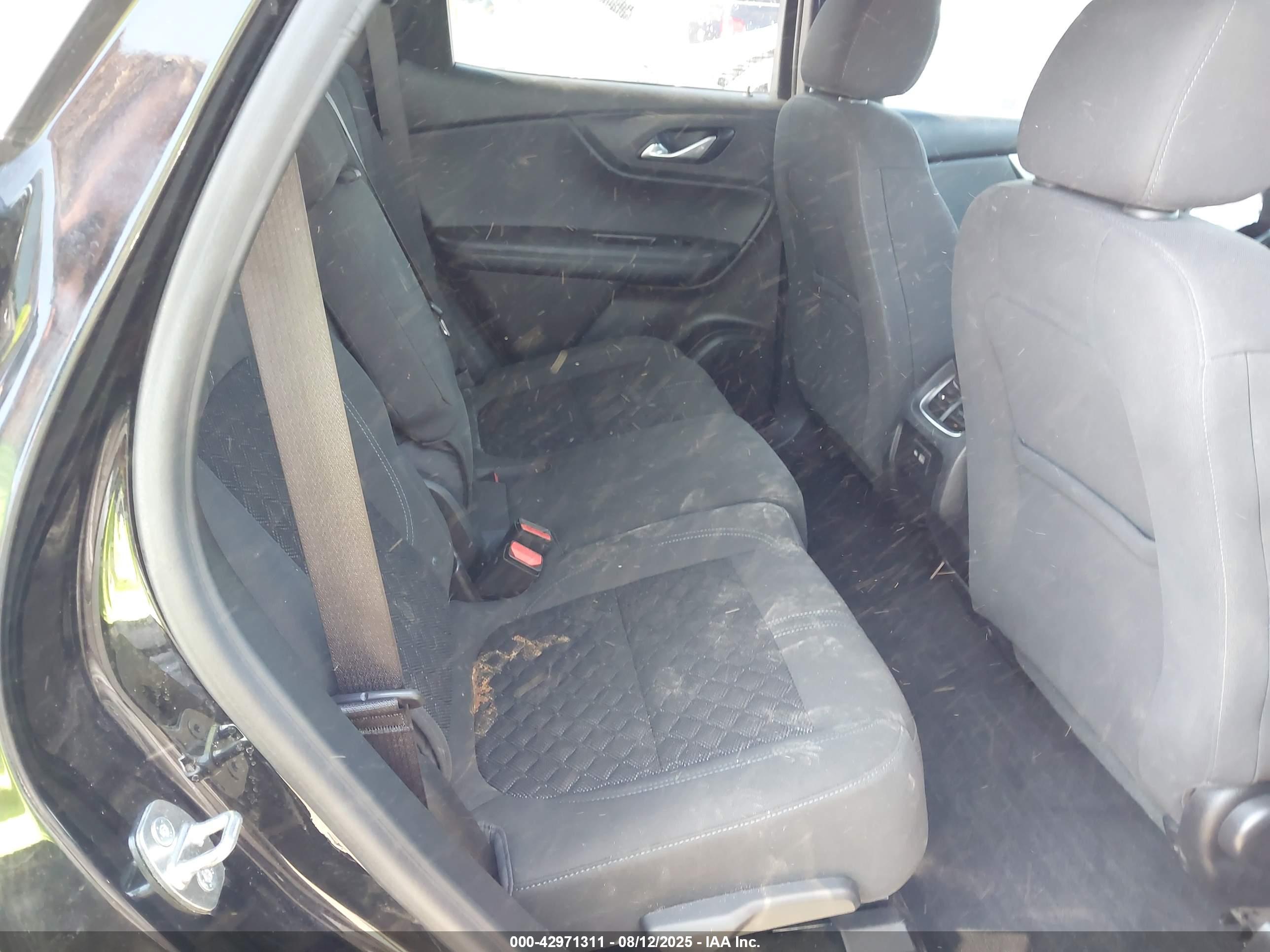 CHEVROLET BLAZER image 8