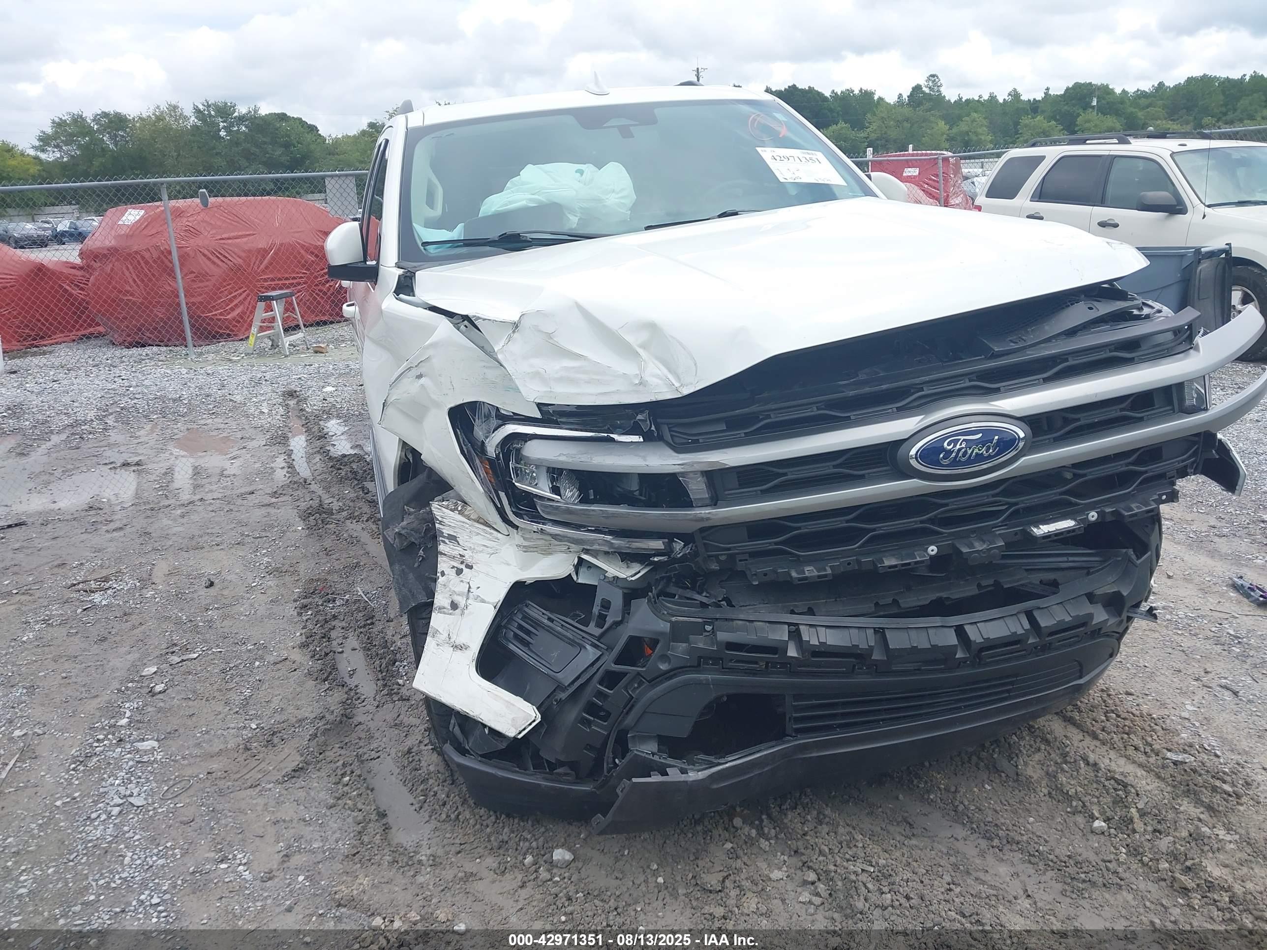 FORD EXPEDITION image 6
