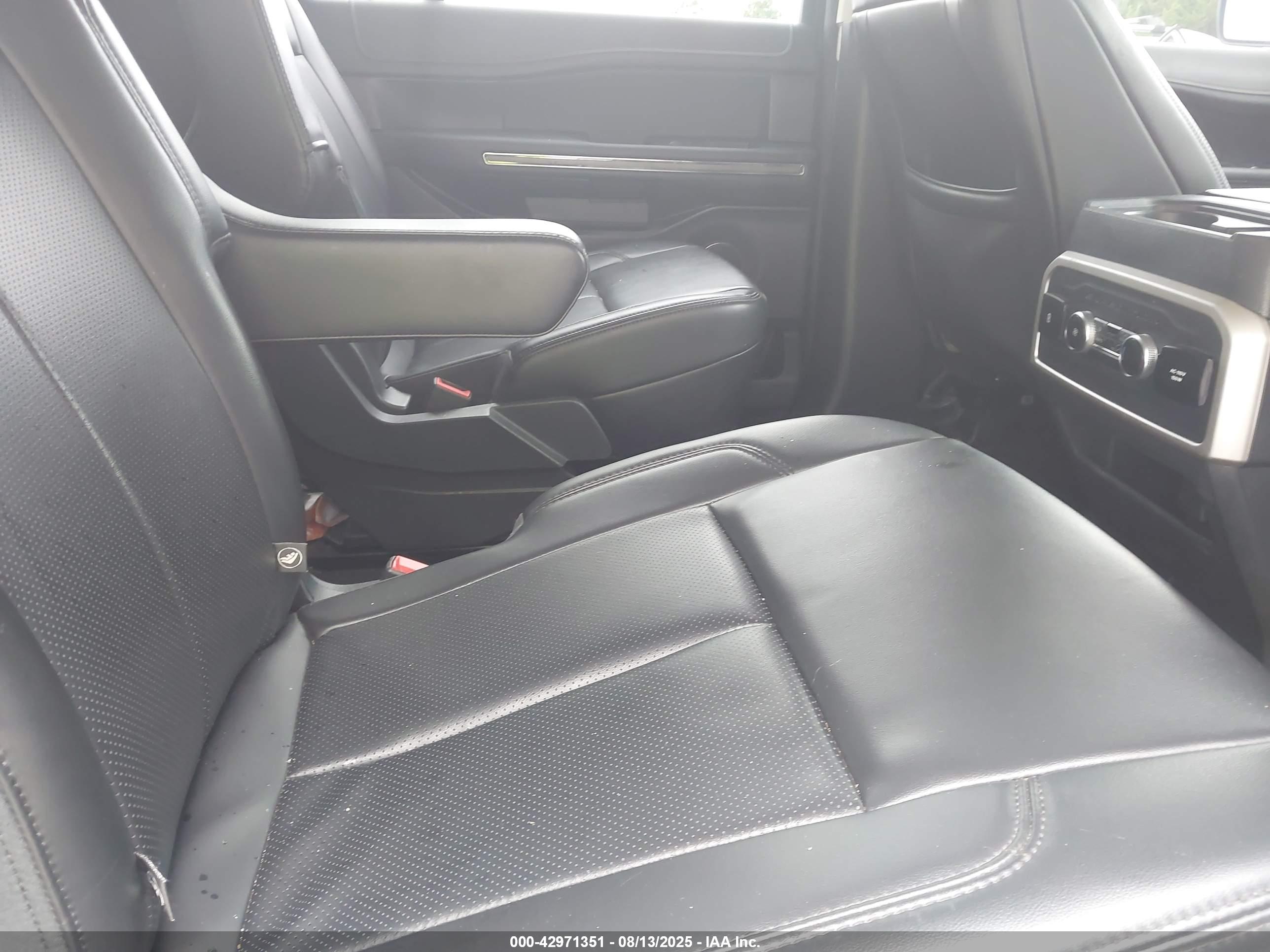 FORD EXPEDITION image 8