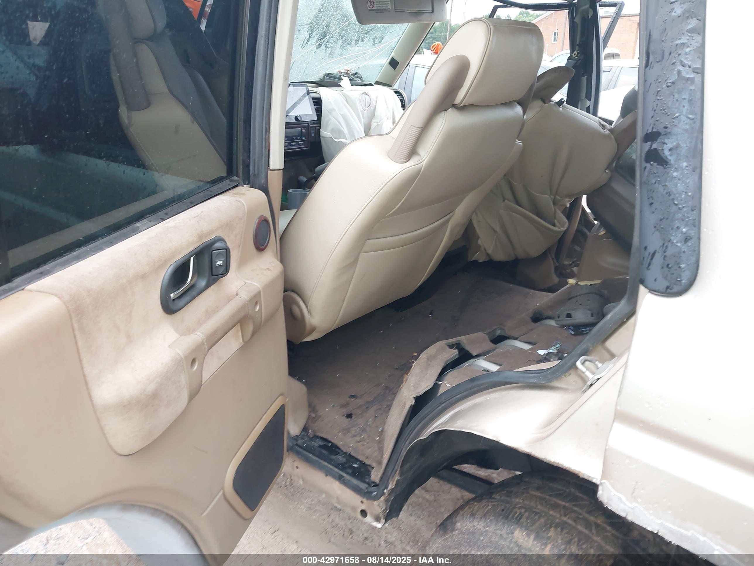 LAND ROVER image 8