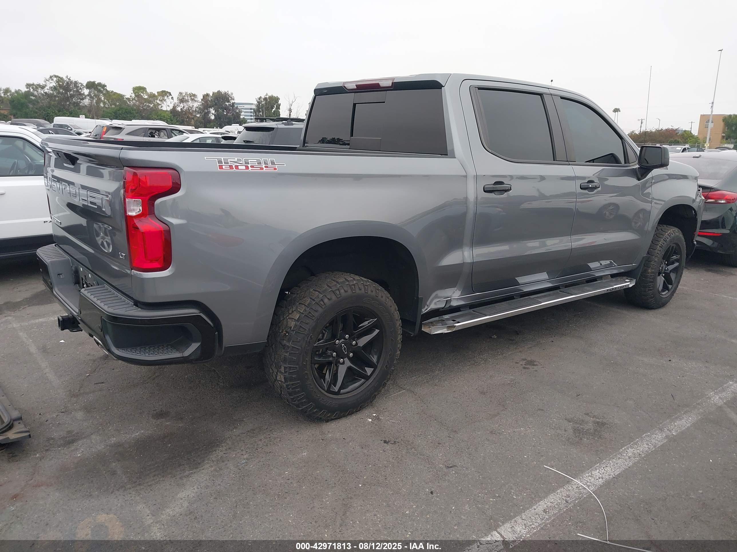 CHEVROLET SILVERADO image 4