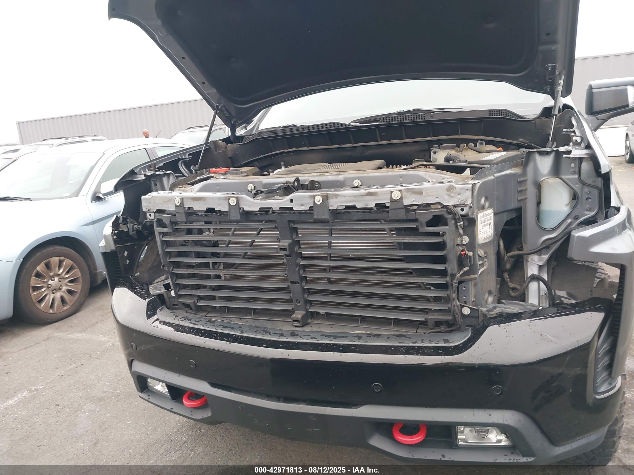 CHEVROLET SILVERADO image 6