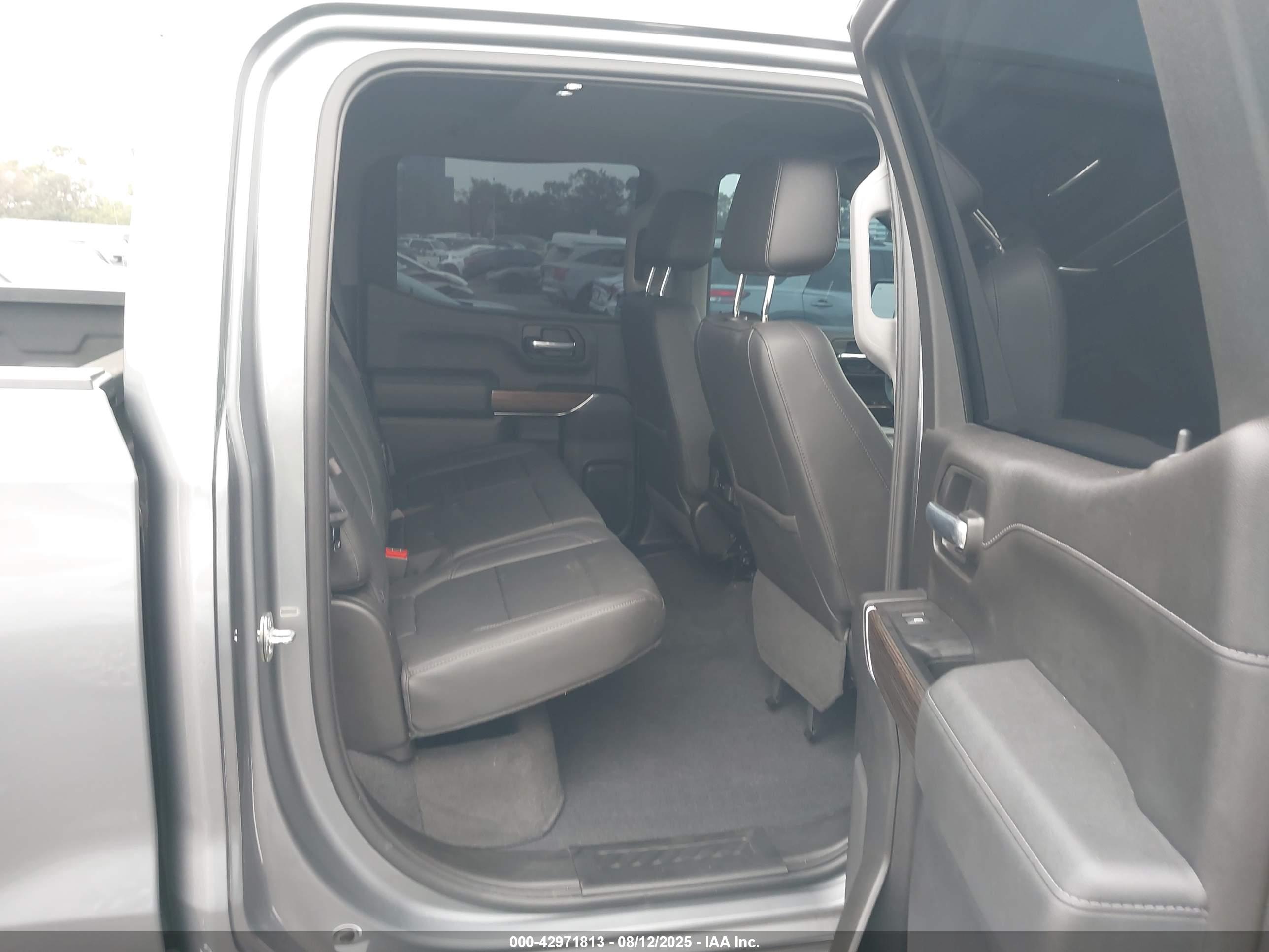 CHEVROLET SILVERADO image 8