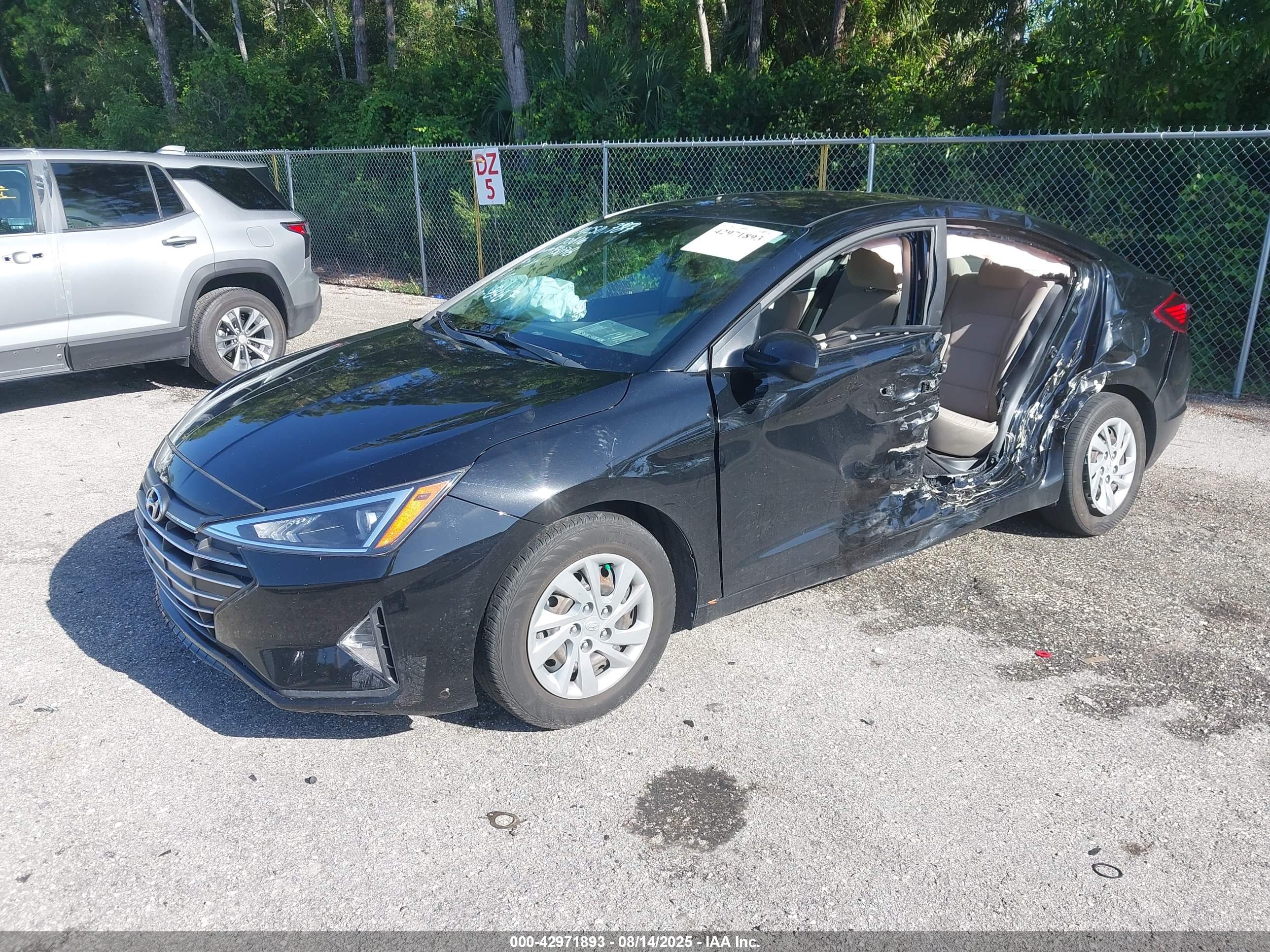HYUNDAI ELANTRA image 2
