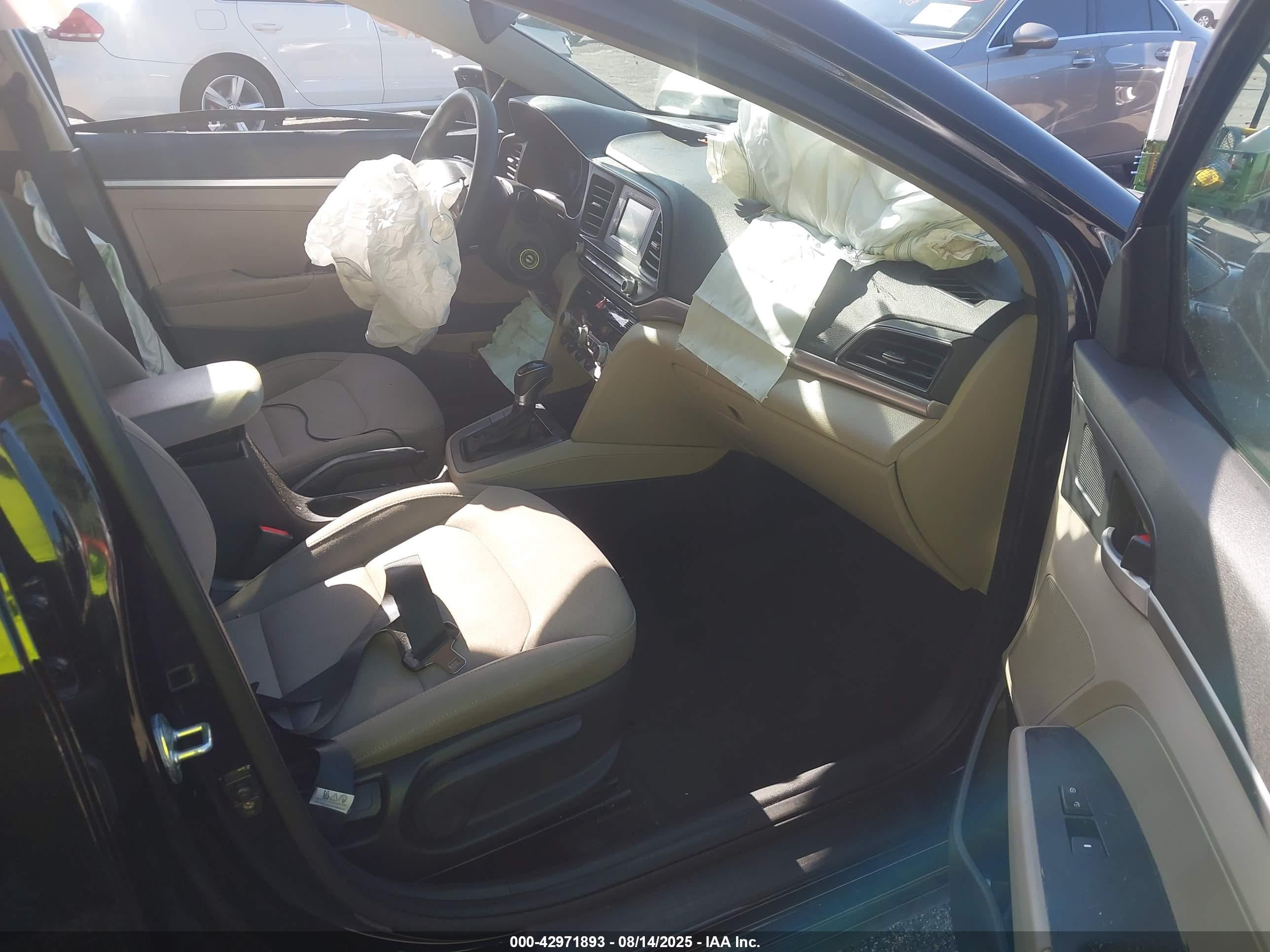 HYUNDAI ELANTRA image 5