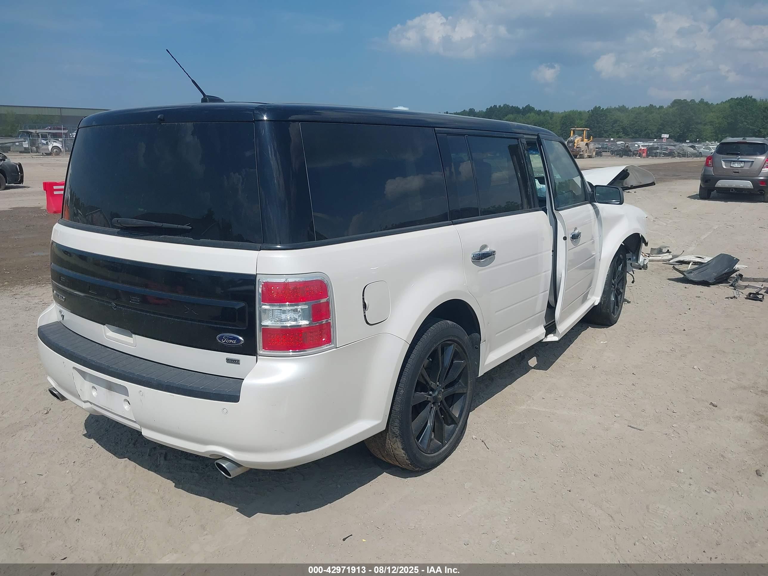 FORD FLEX image 4