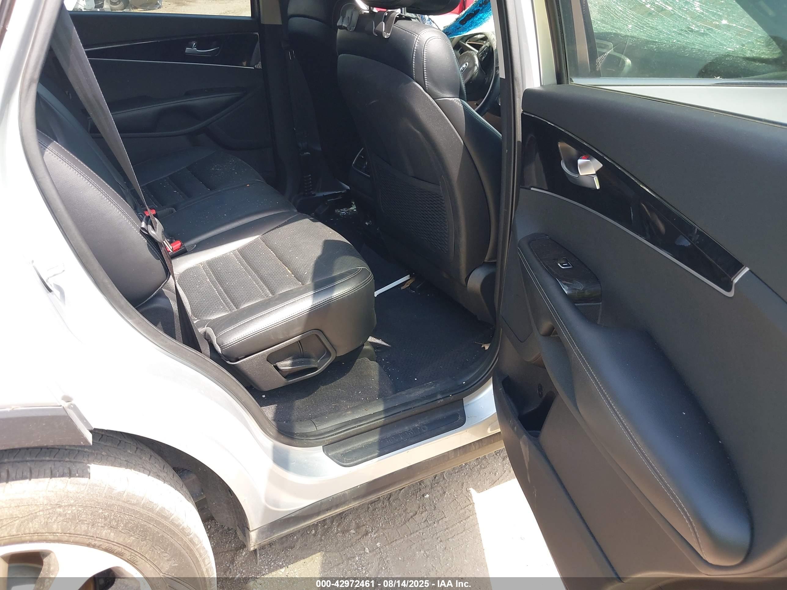 KIA SORENTO image 8