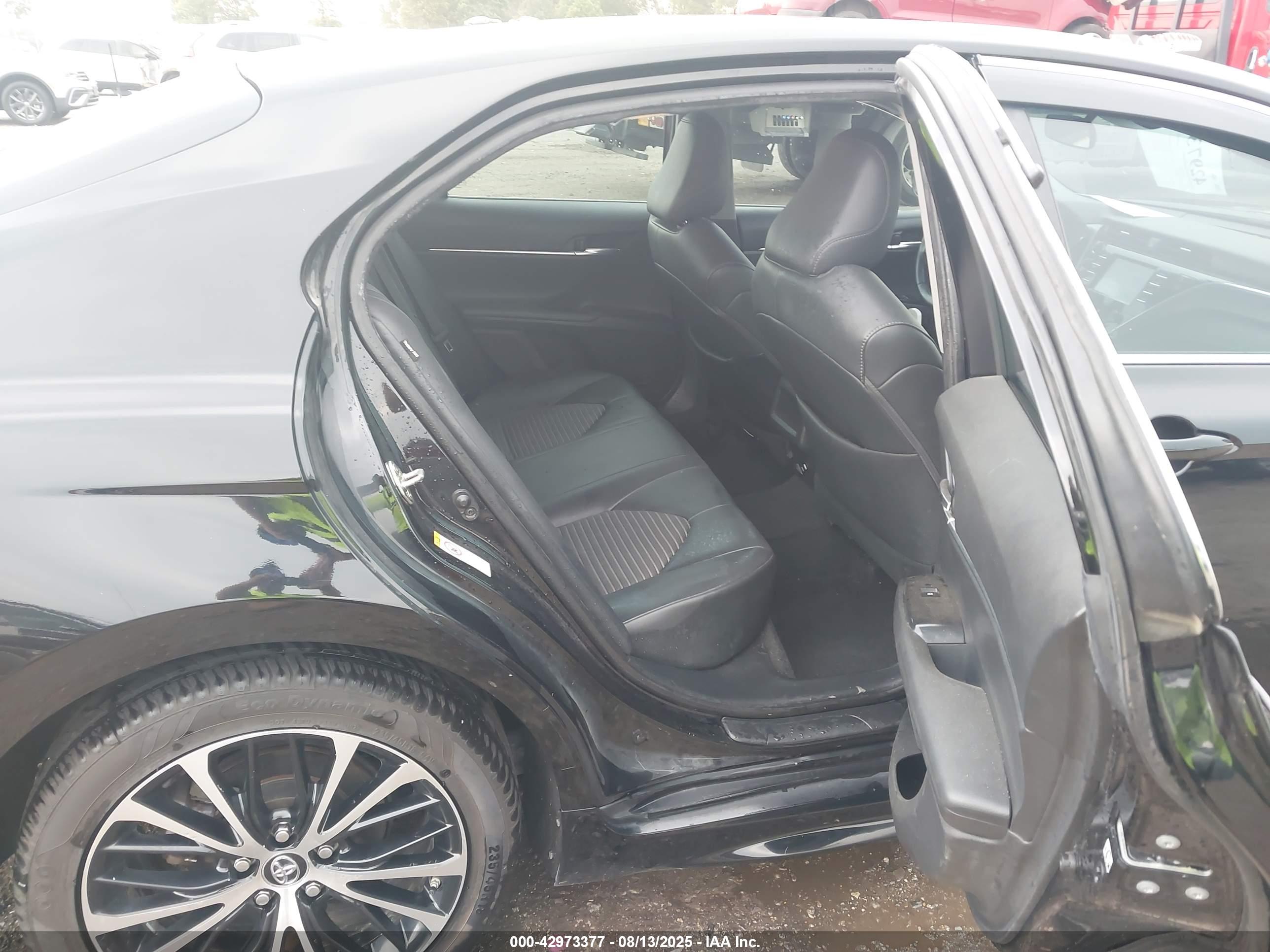 TOYOTA CAMRY image 8