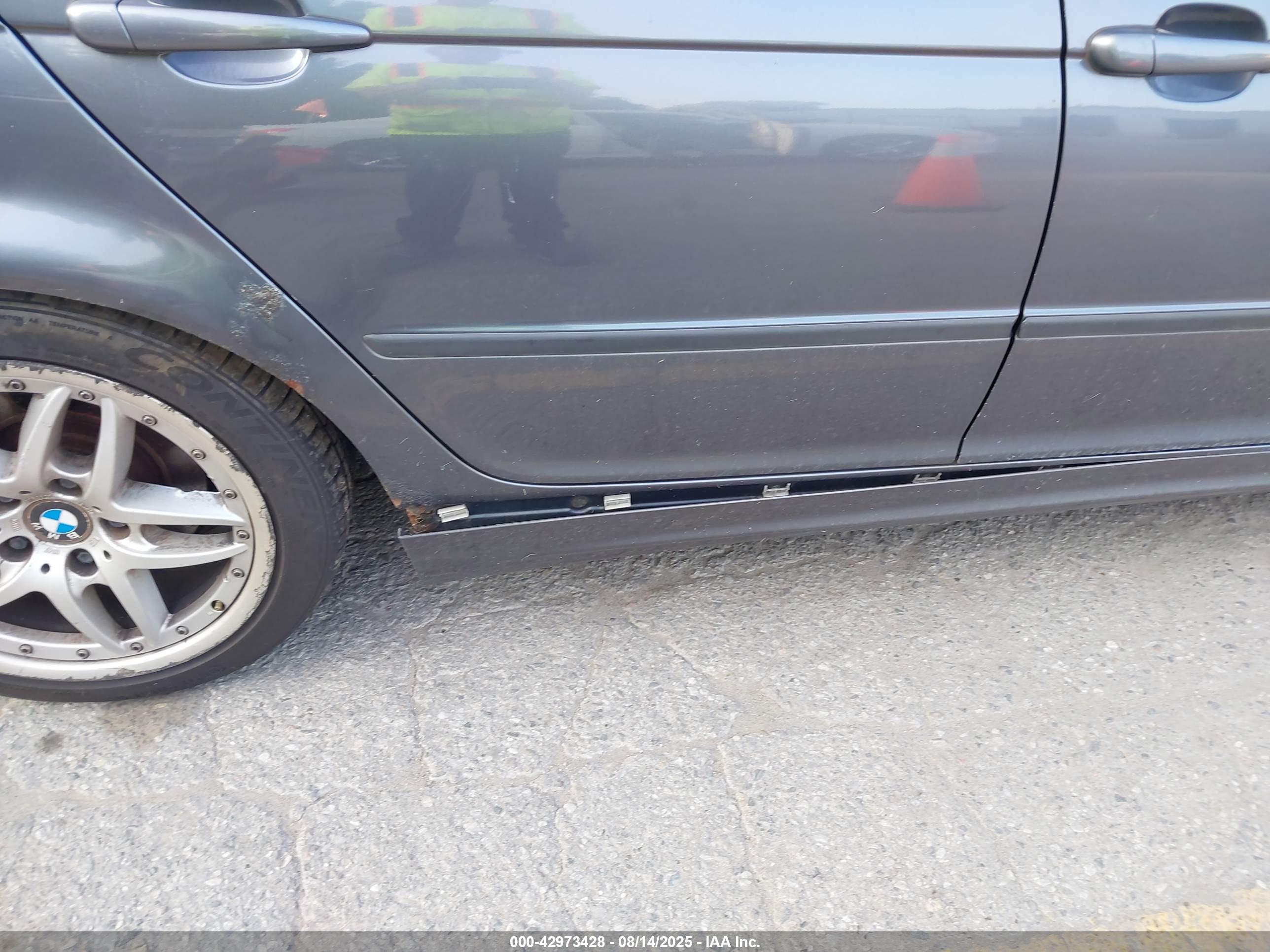 BMW 325I image 6