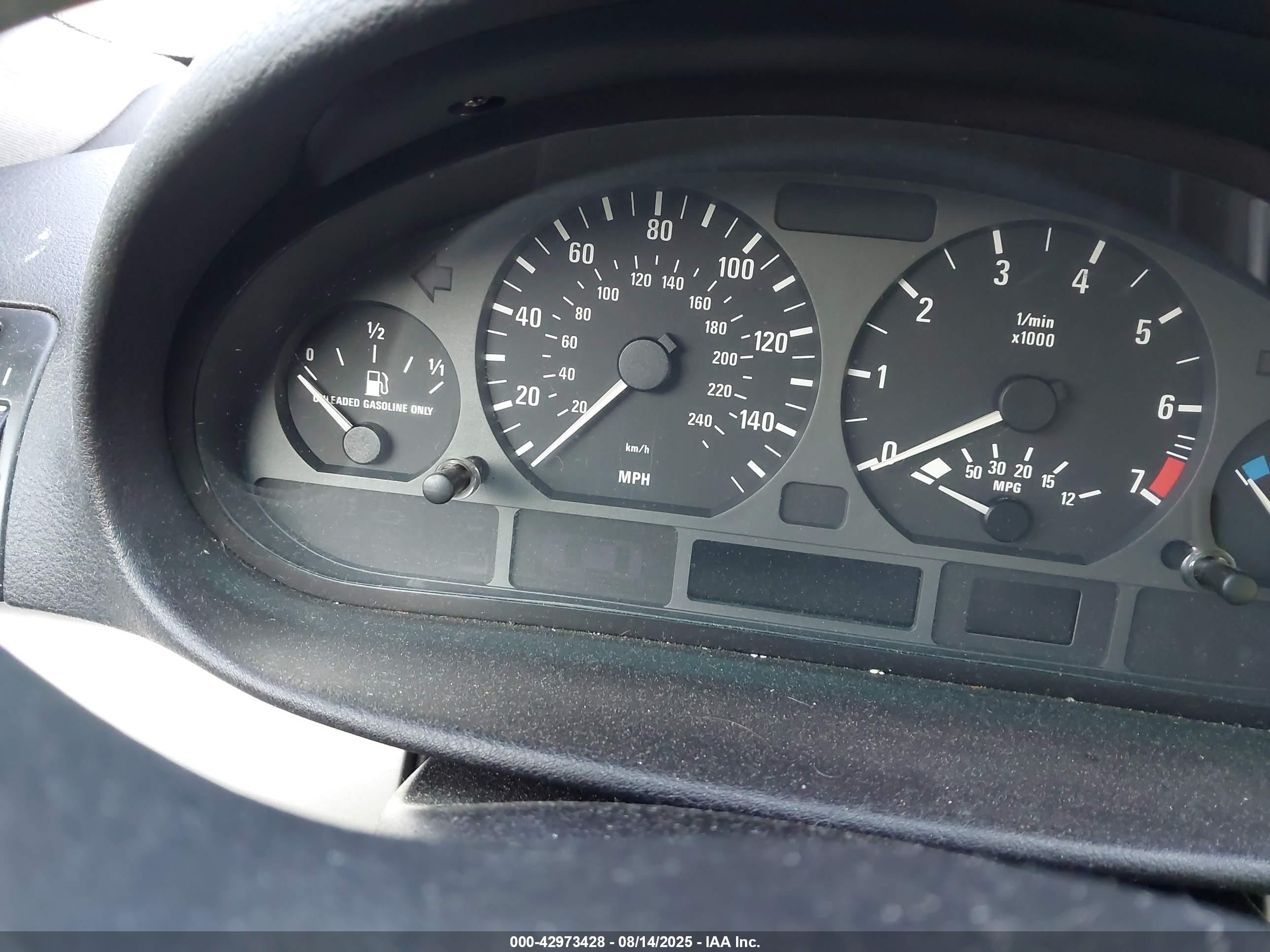 BMW 325I image 7