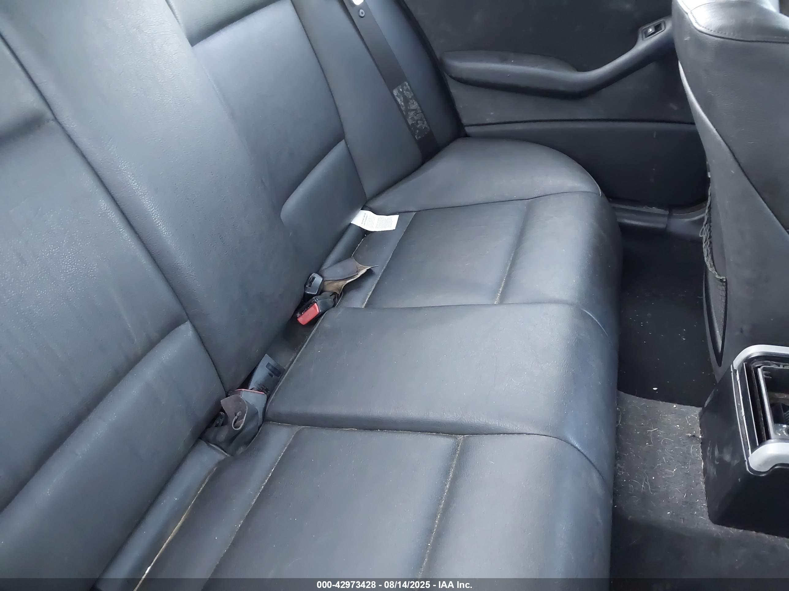 BMW 325I image 8