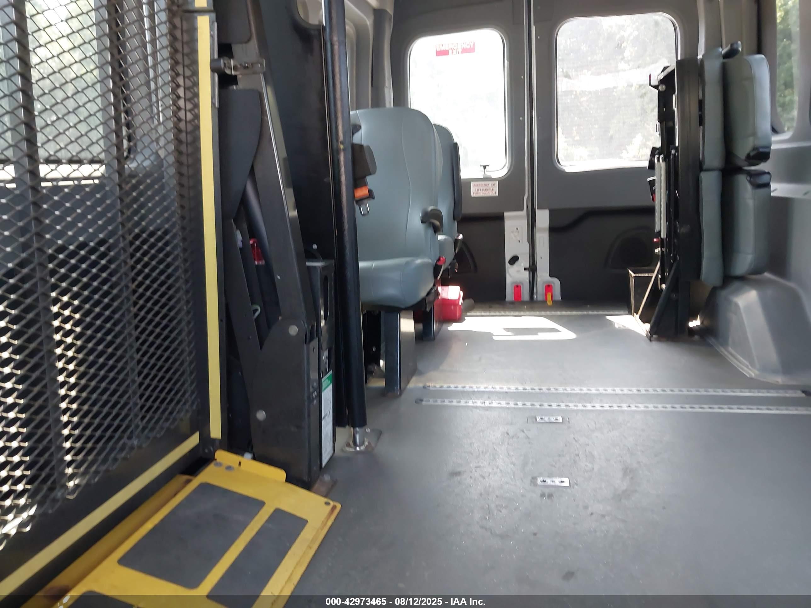 FORD TRANSIT-350 image 8