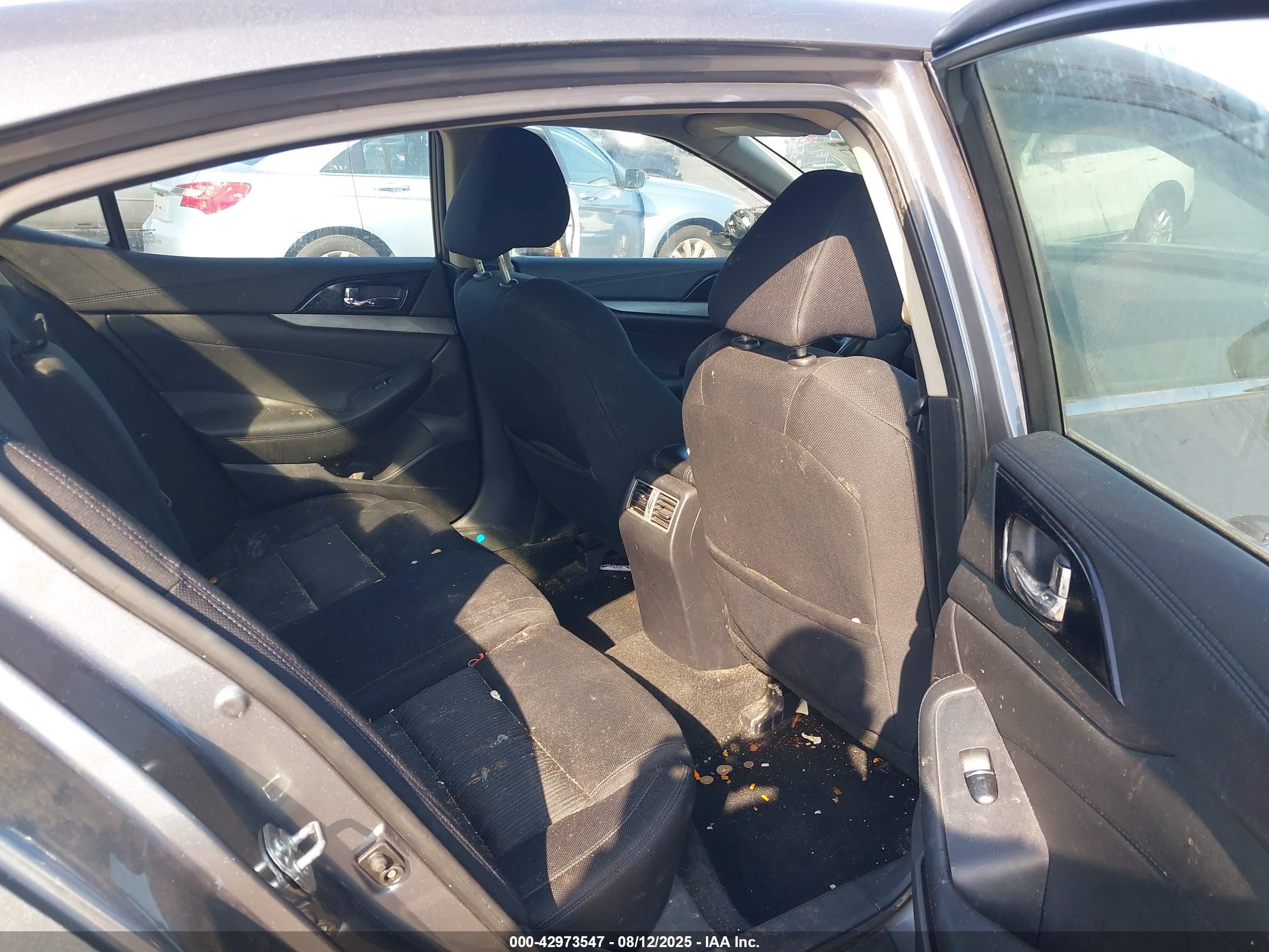 NISSAN MAXIMA image 8