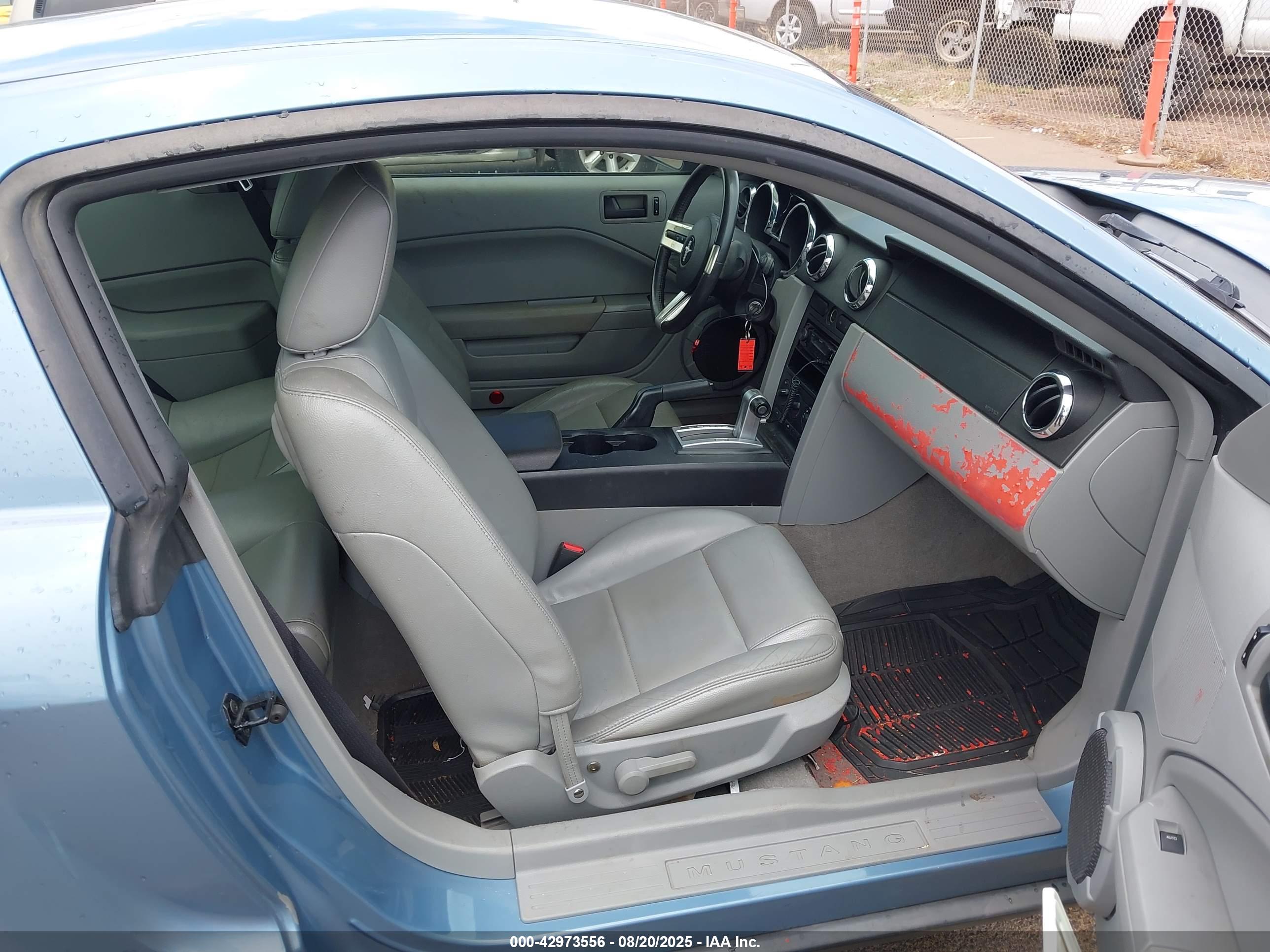 FORD MUSTANG image 5