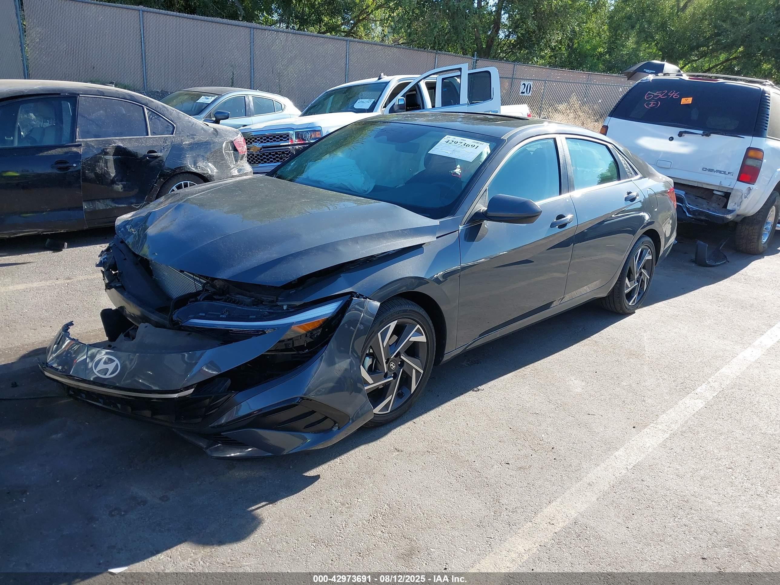 HYUNDAI ELANTRA image 2