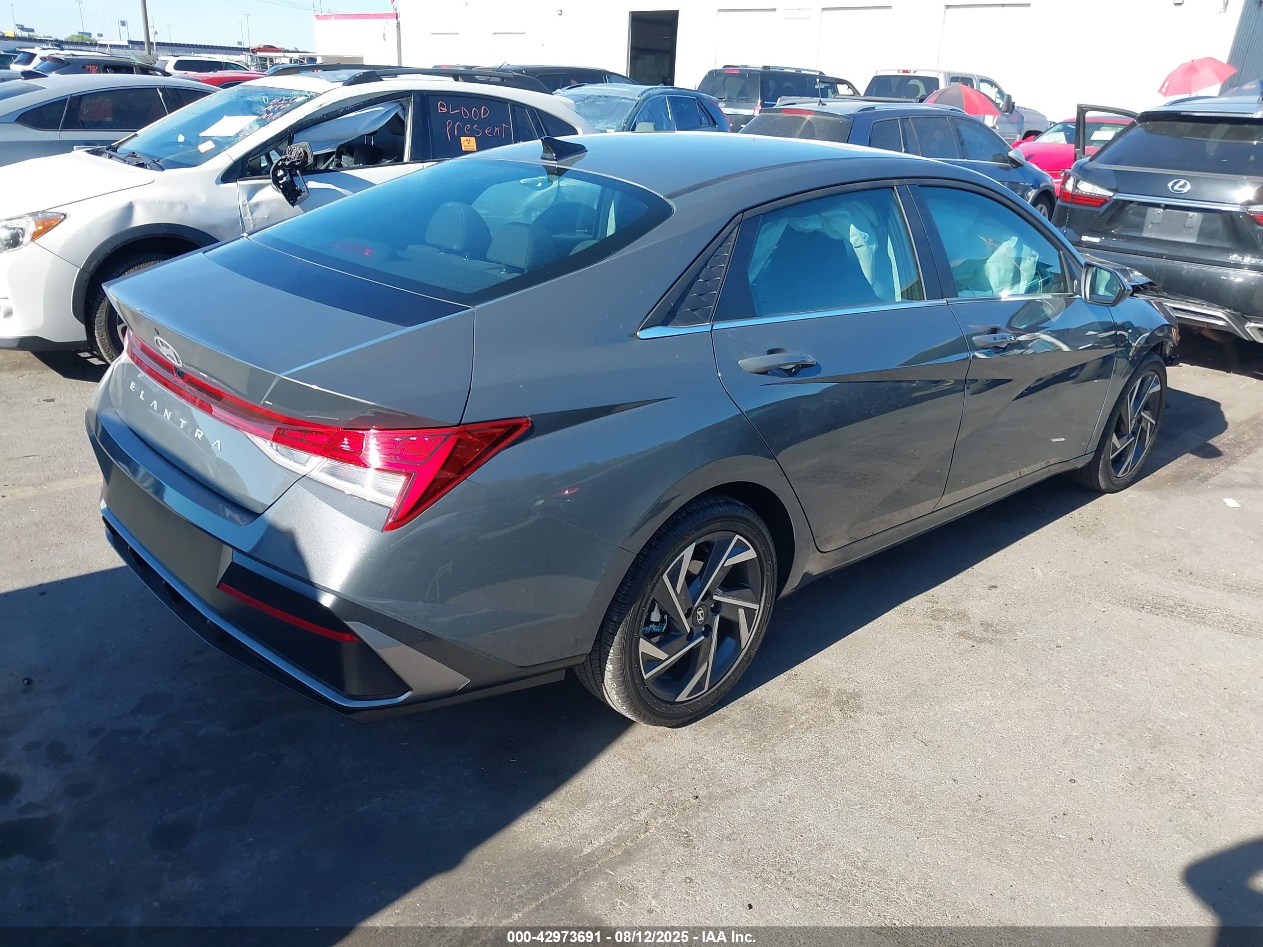 HYUNDAI ELANTRA image 4