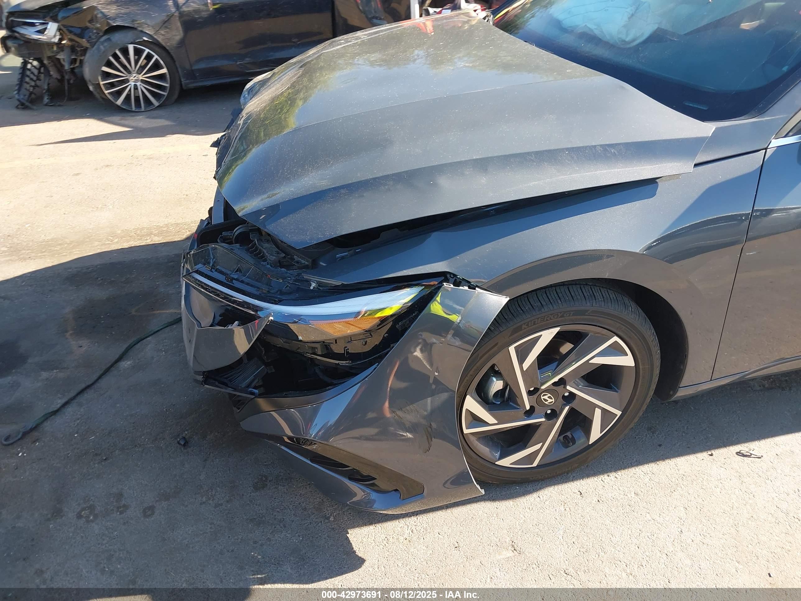HYUNDAI ELANTRA image 6