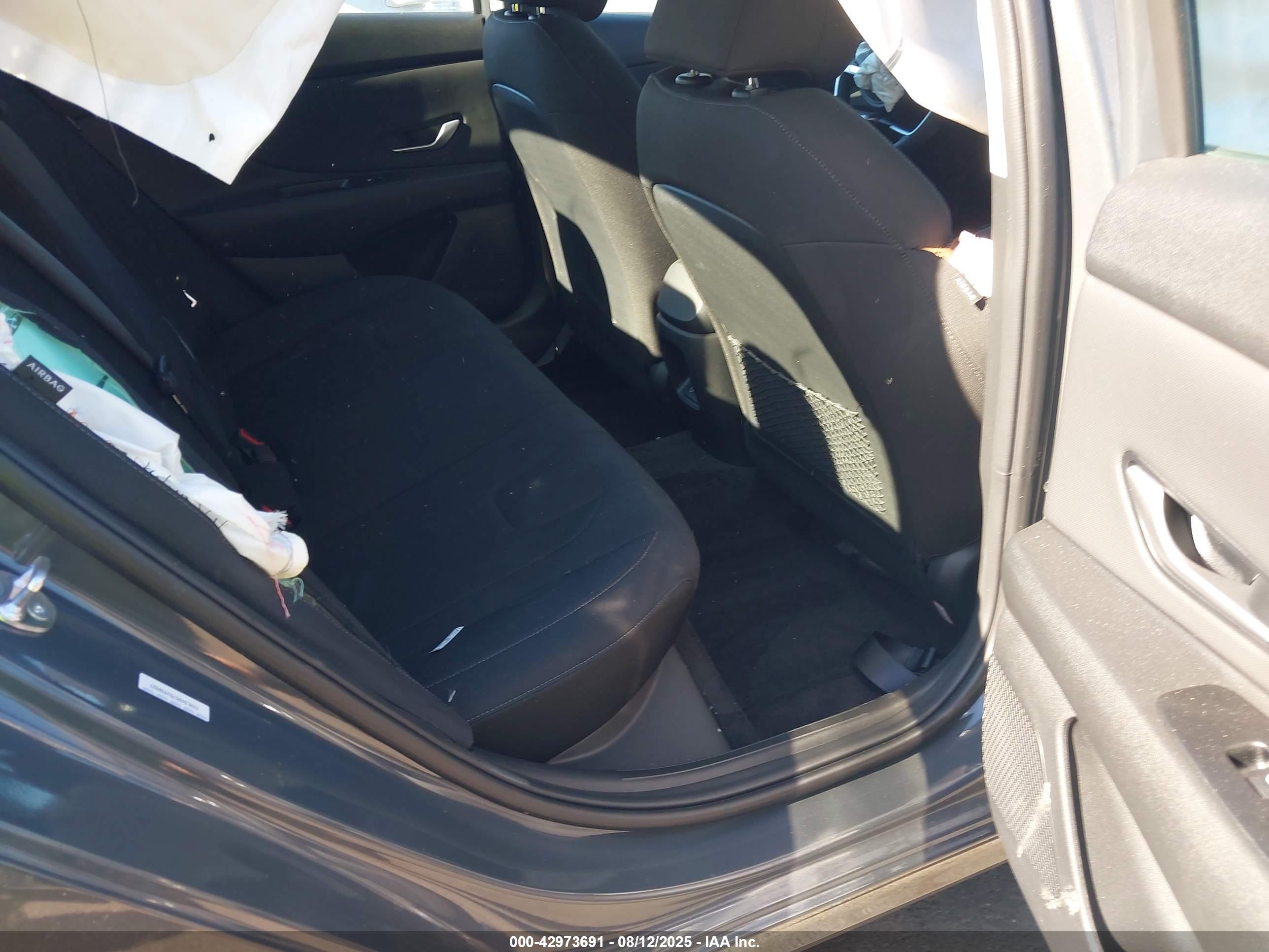 HYUNDAI ELANTRA image 8