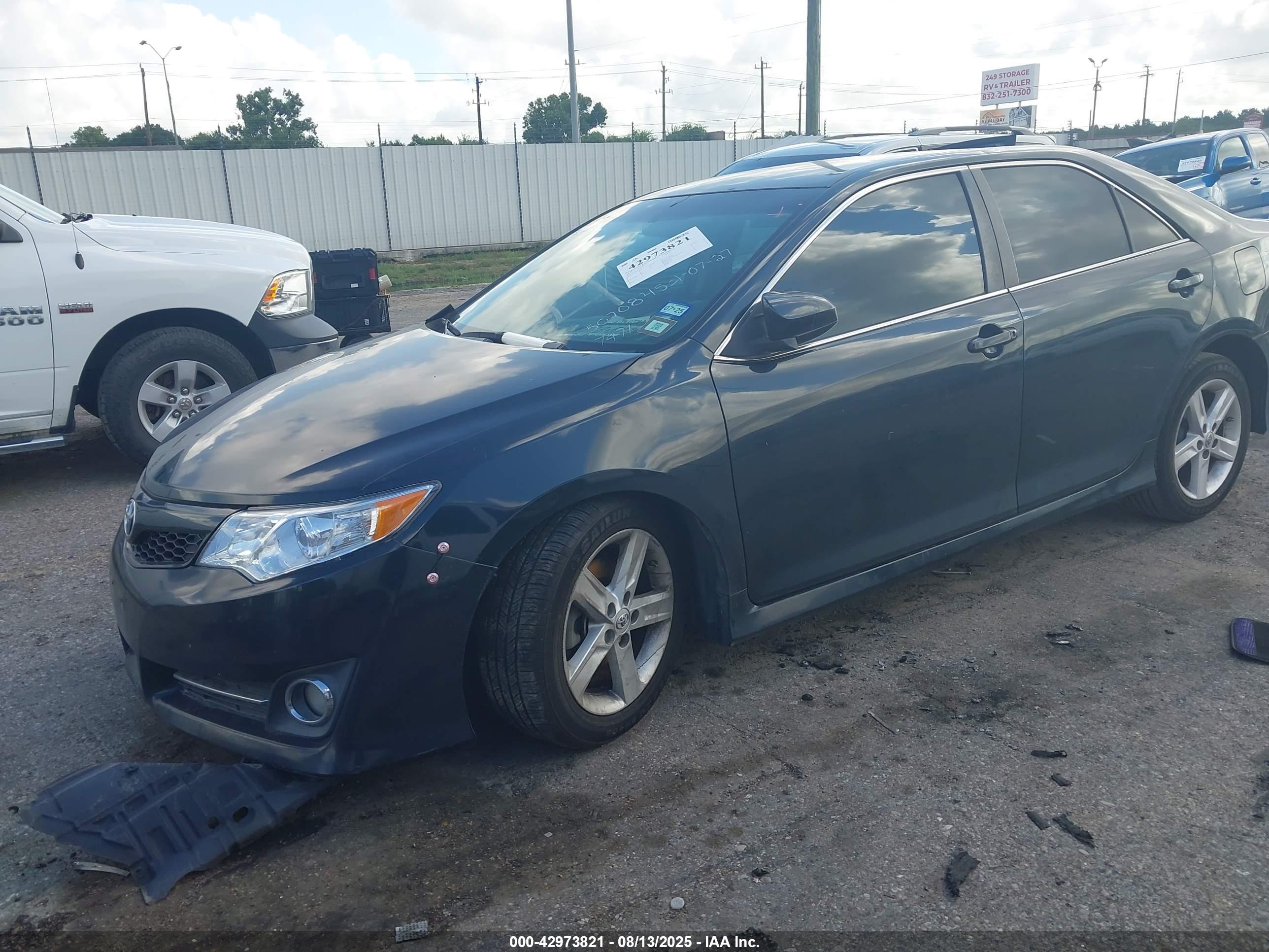 TOYOTA CAMRY image 2