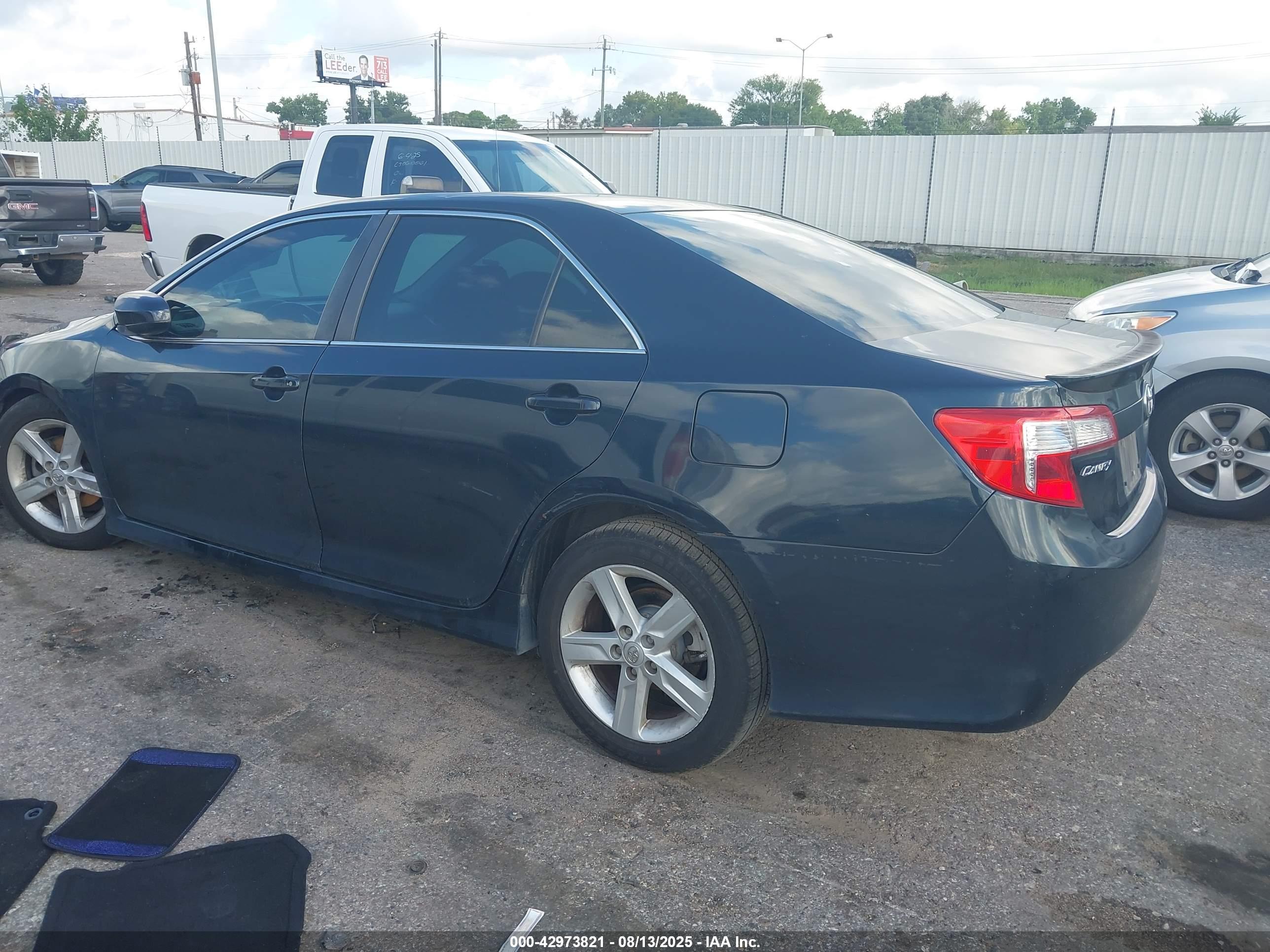 TOYOTA CAMRY image 3