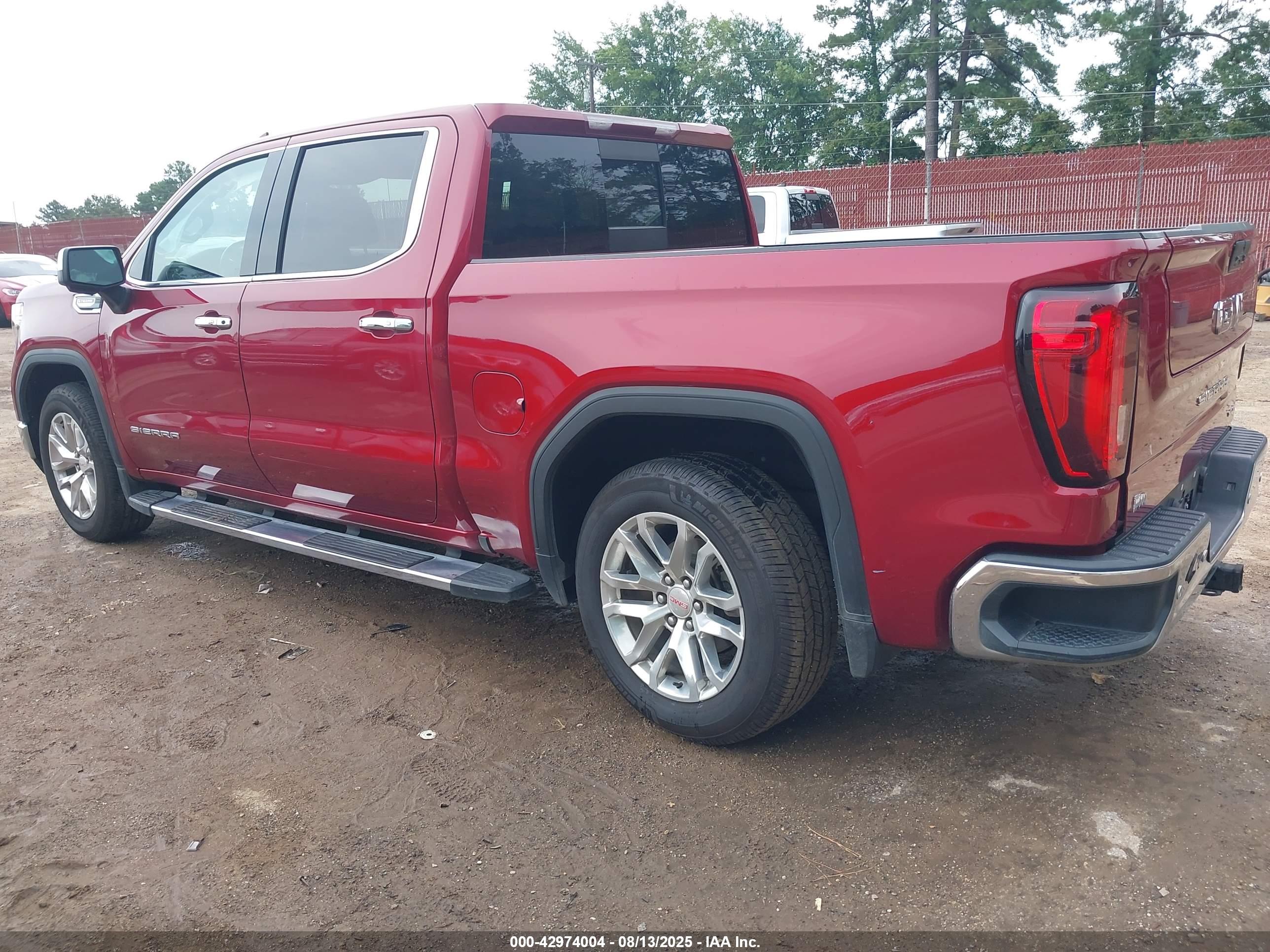 GMC SIERRA image 3