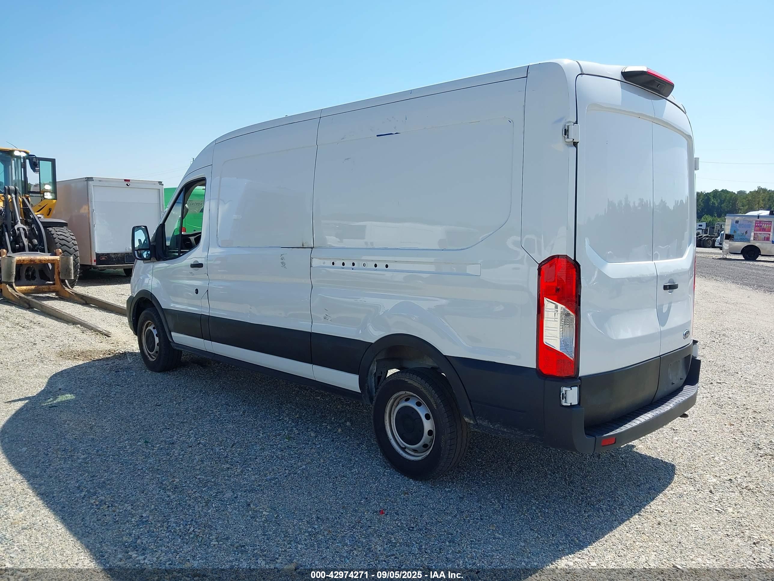 FORD TRANSIT-250 image 3