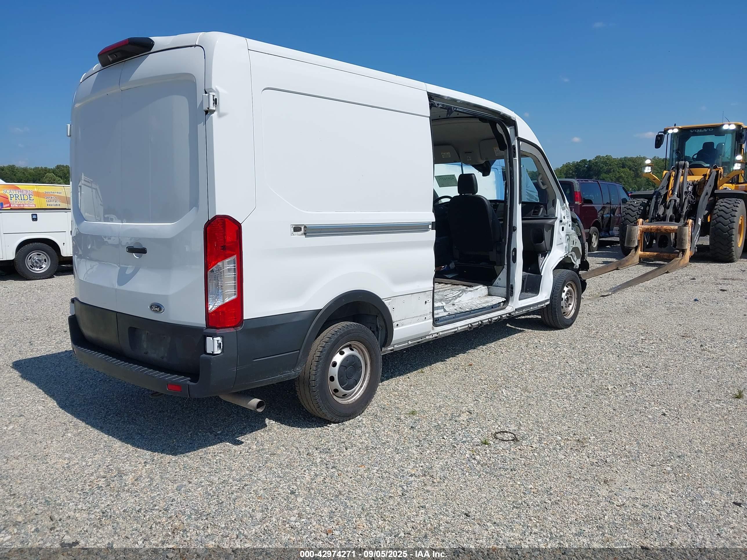 FORD TRANSIT-250 image 4