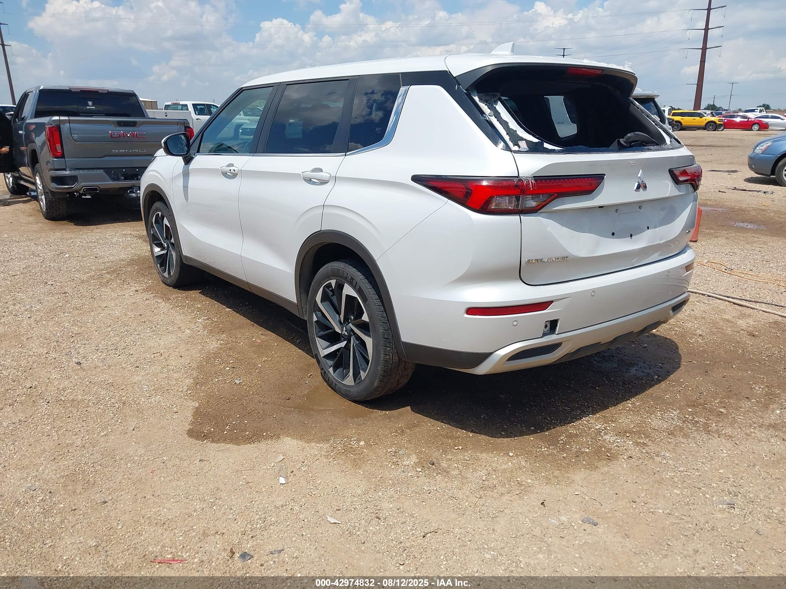 MITSUBISHI OUTLANDER image 3