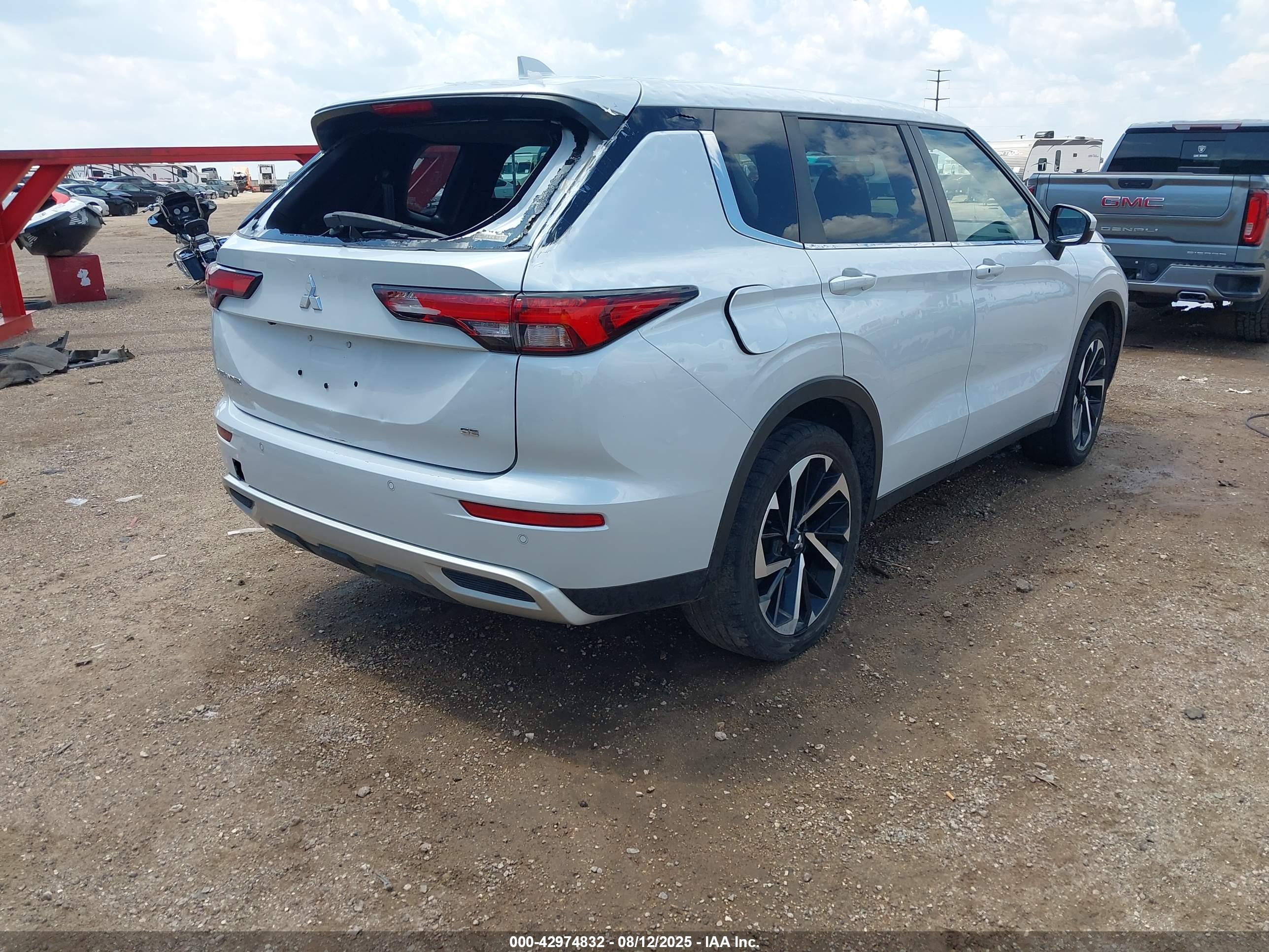 MITSUBISHI OUTLANDER image 4