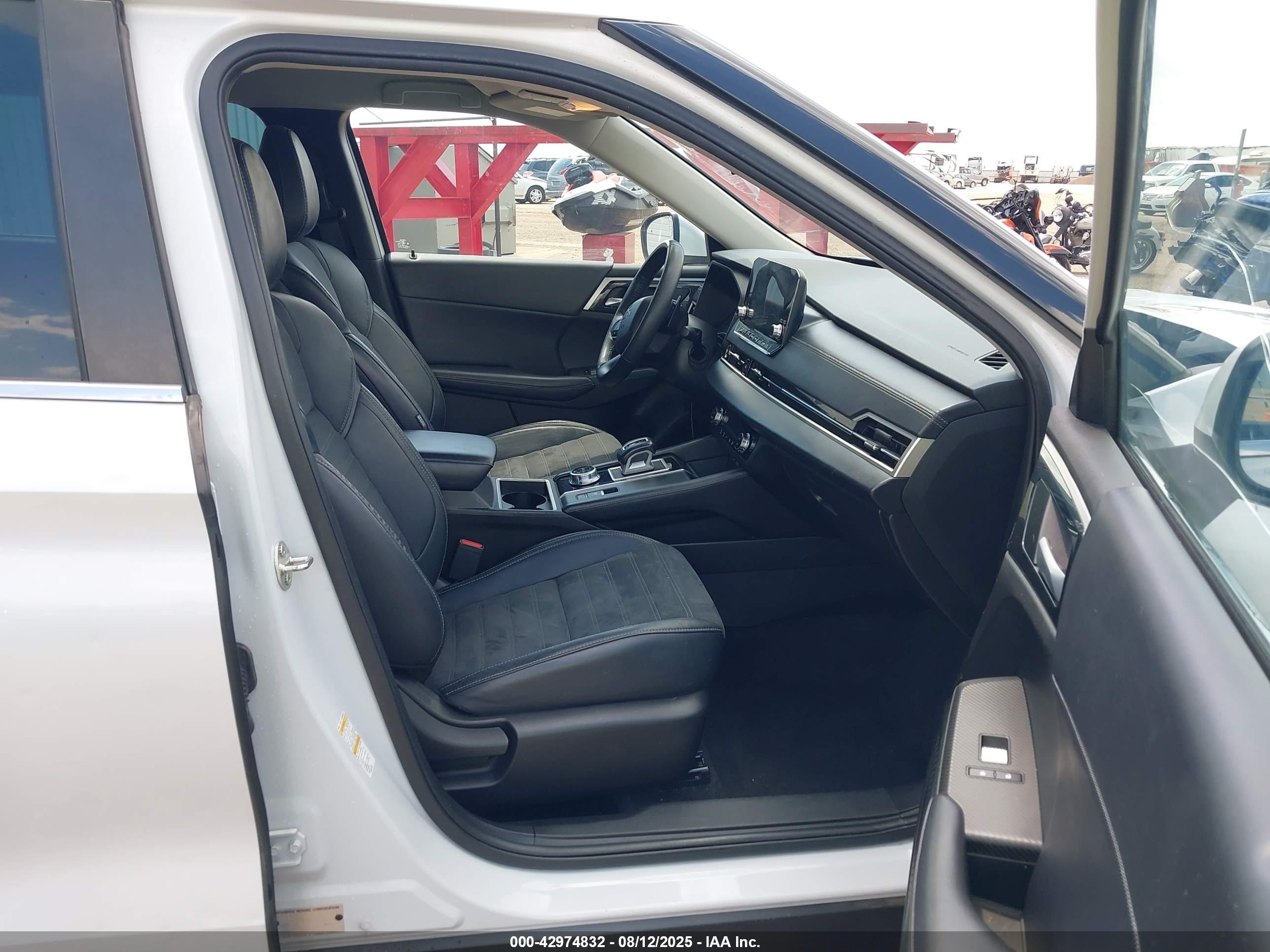 MITSUBISHI OUTLANDER image 5