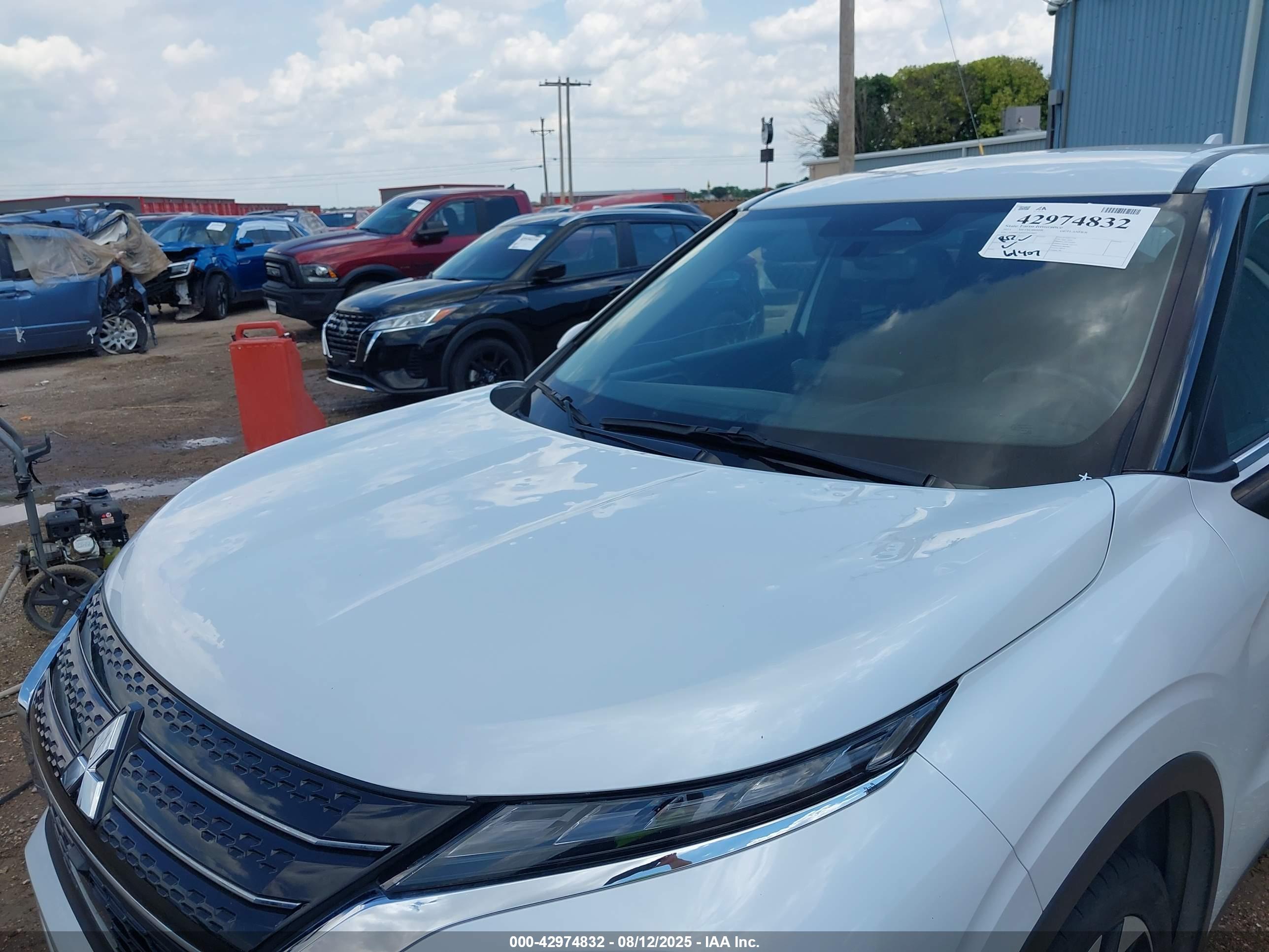 MITSUBISHI OUTLANDER image 6
