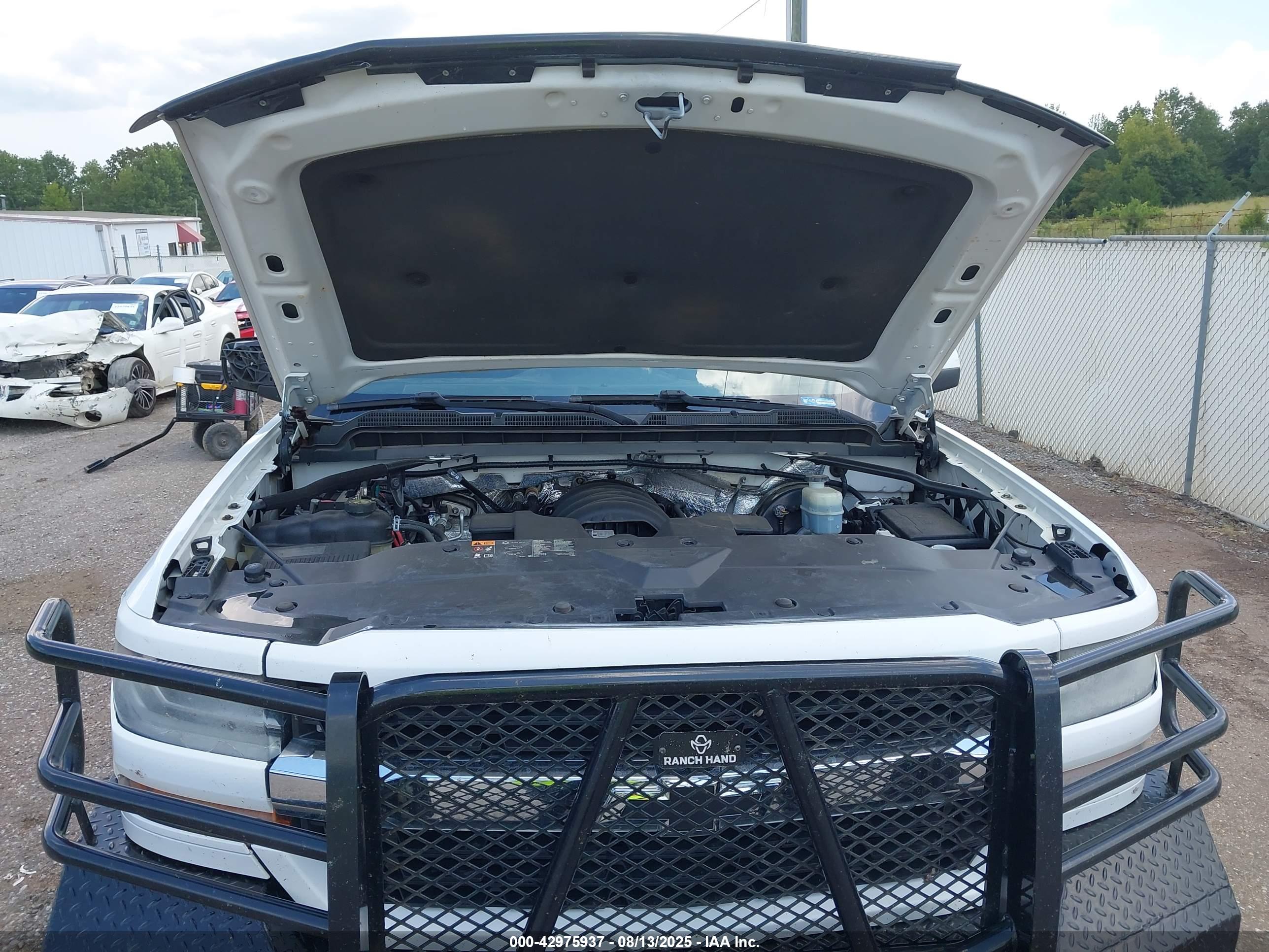 CHEVROLET SILVERADO image 10