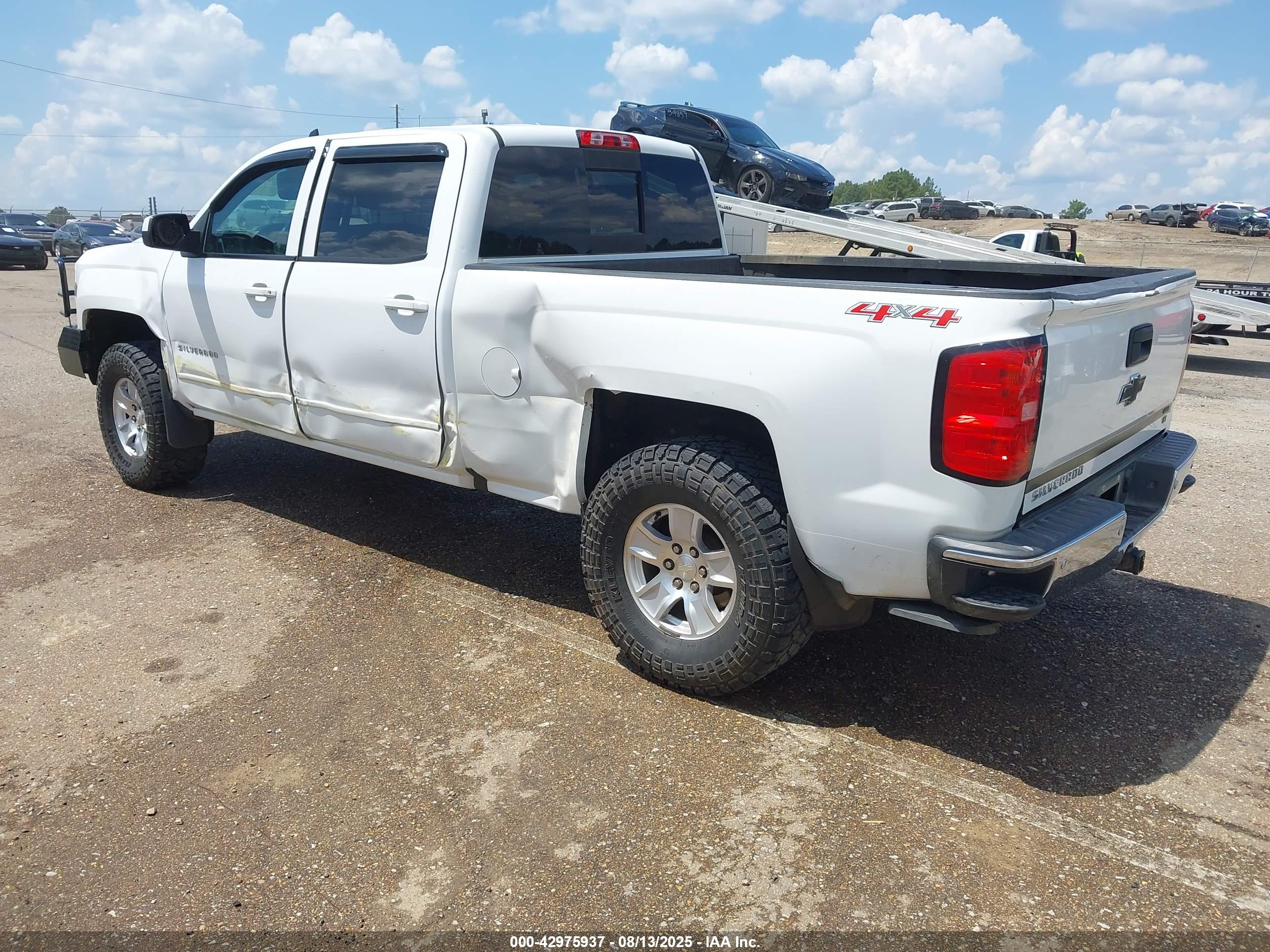 CHEVROLET SILVERADO image 3