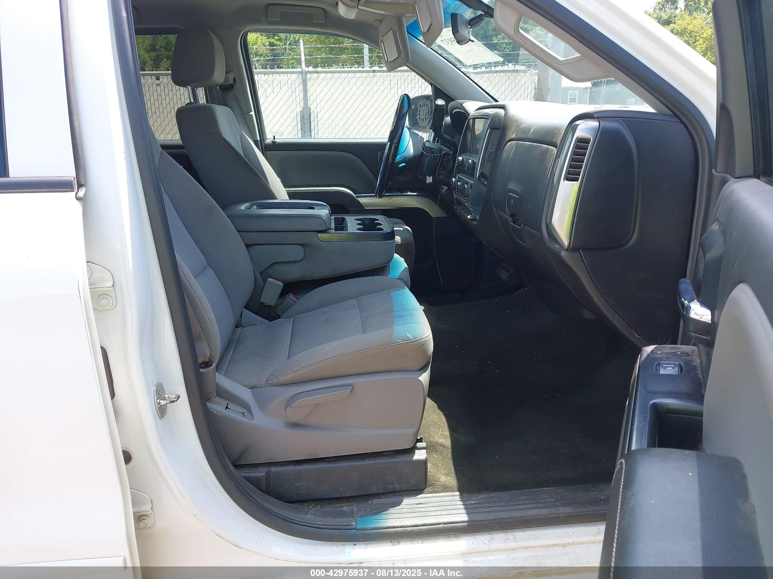 CHEVROLET SILVERADO image 5
