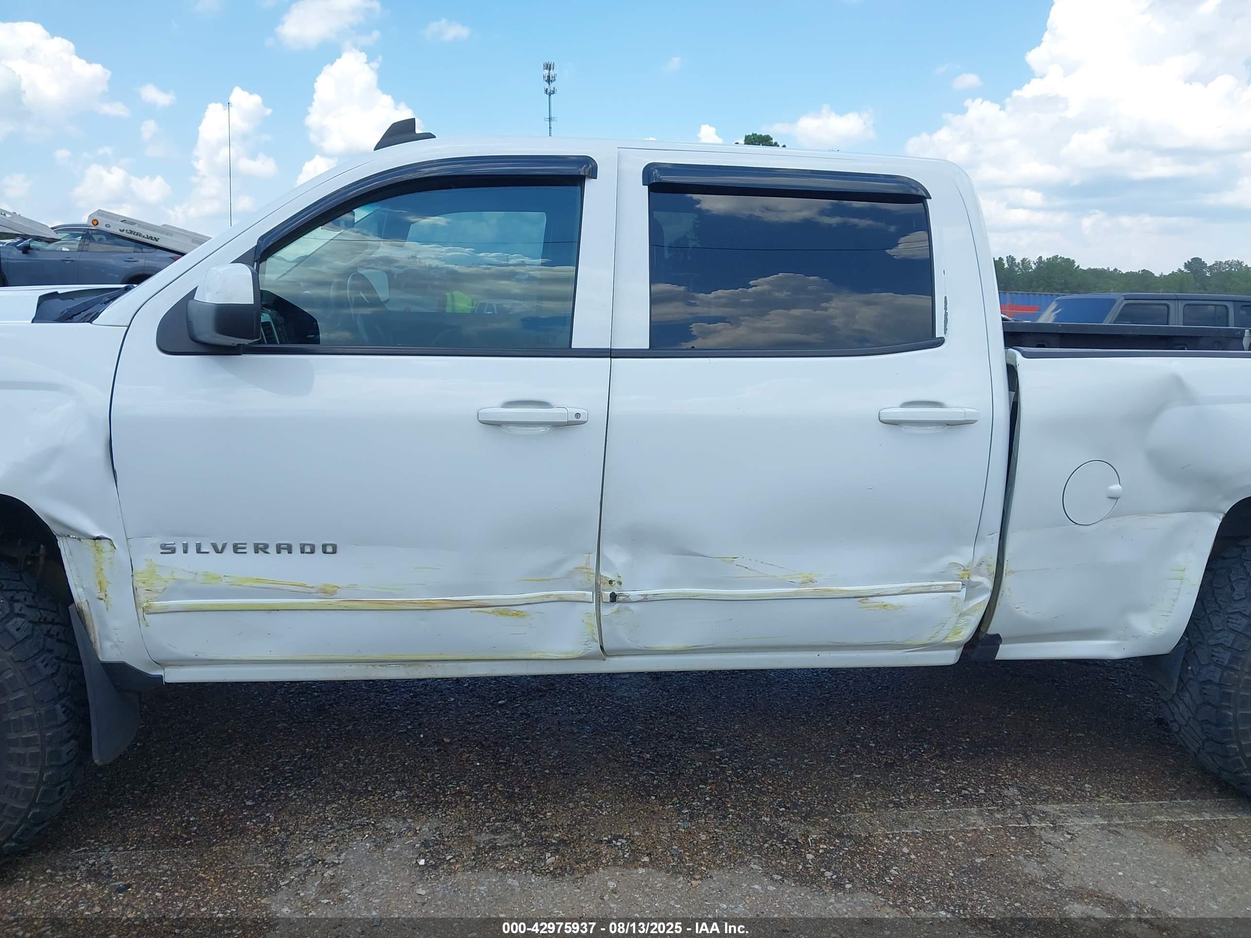CHEVROLET SILVERADO image 6