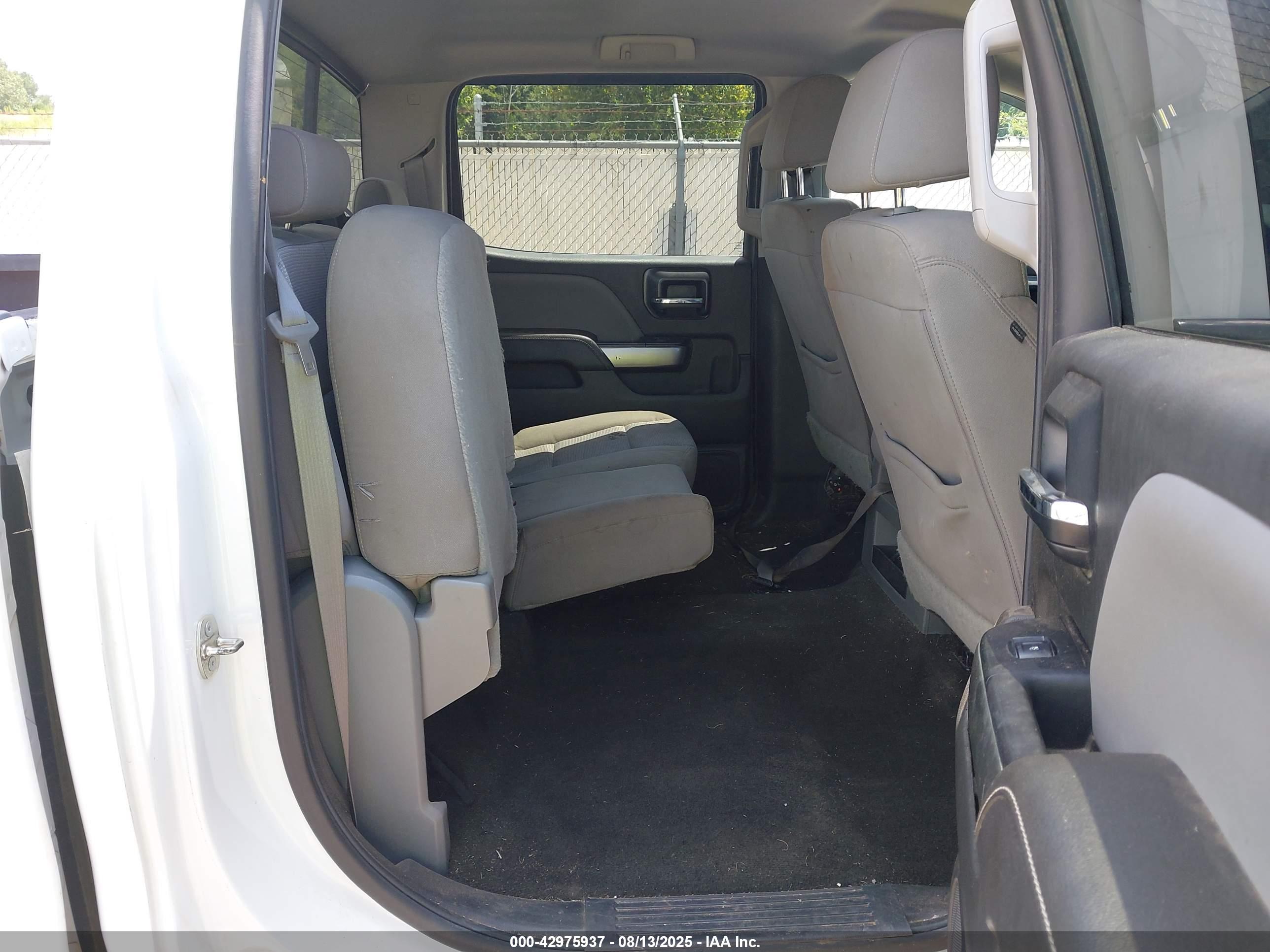 CHEVROLET SILVERADO image 8
