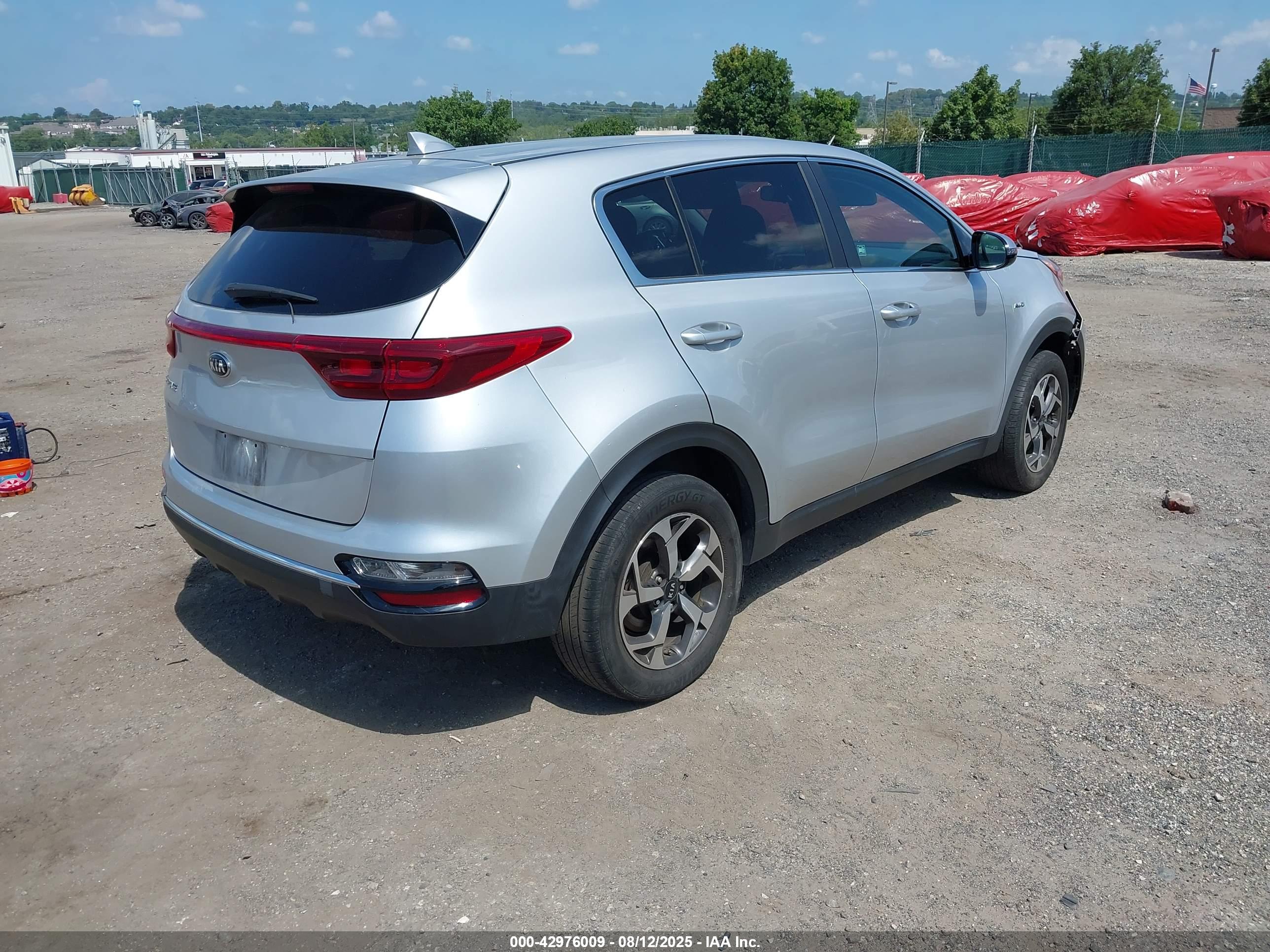 KIA SPORTAGE image 4