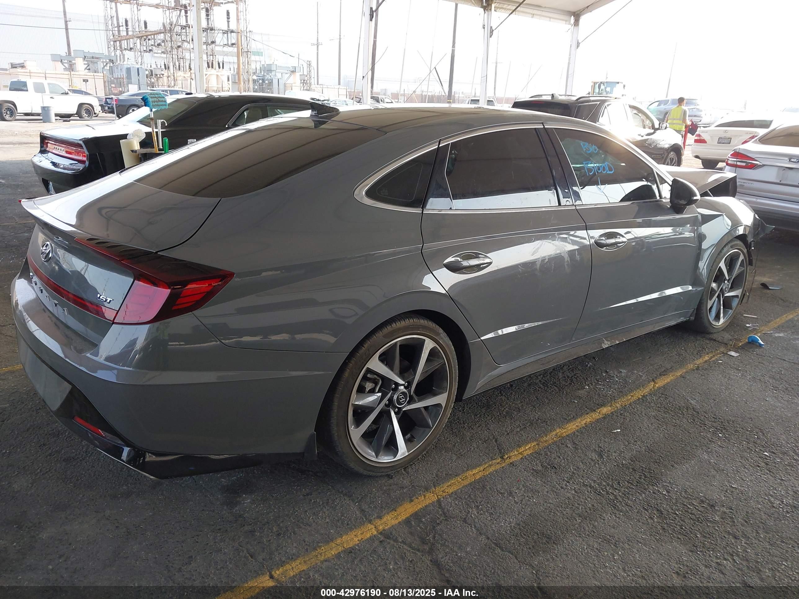 HYUNDAI SONATA image 4