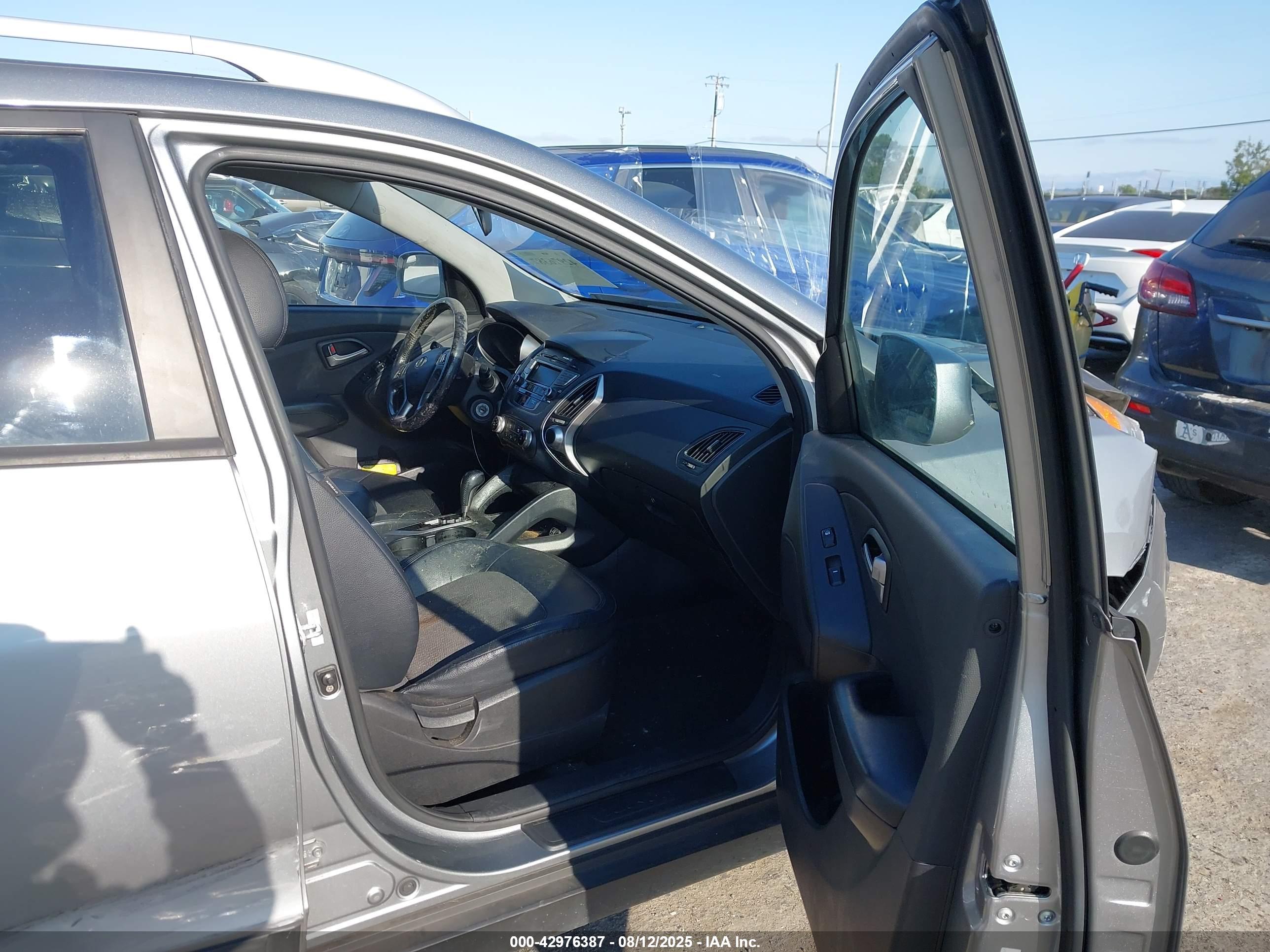 HYUNDAI TUCSON image 5