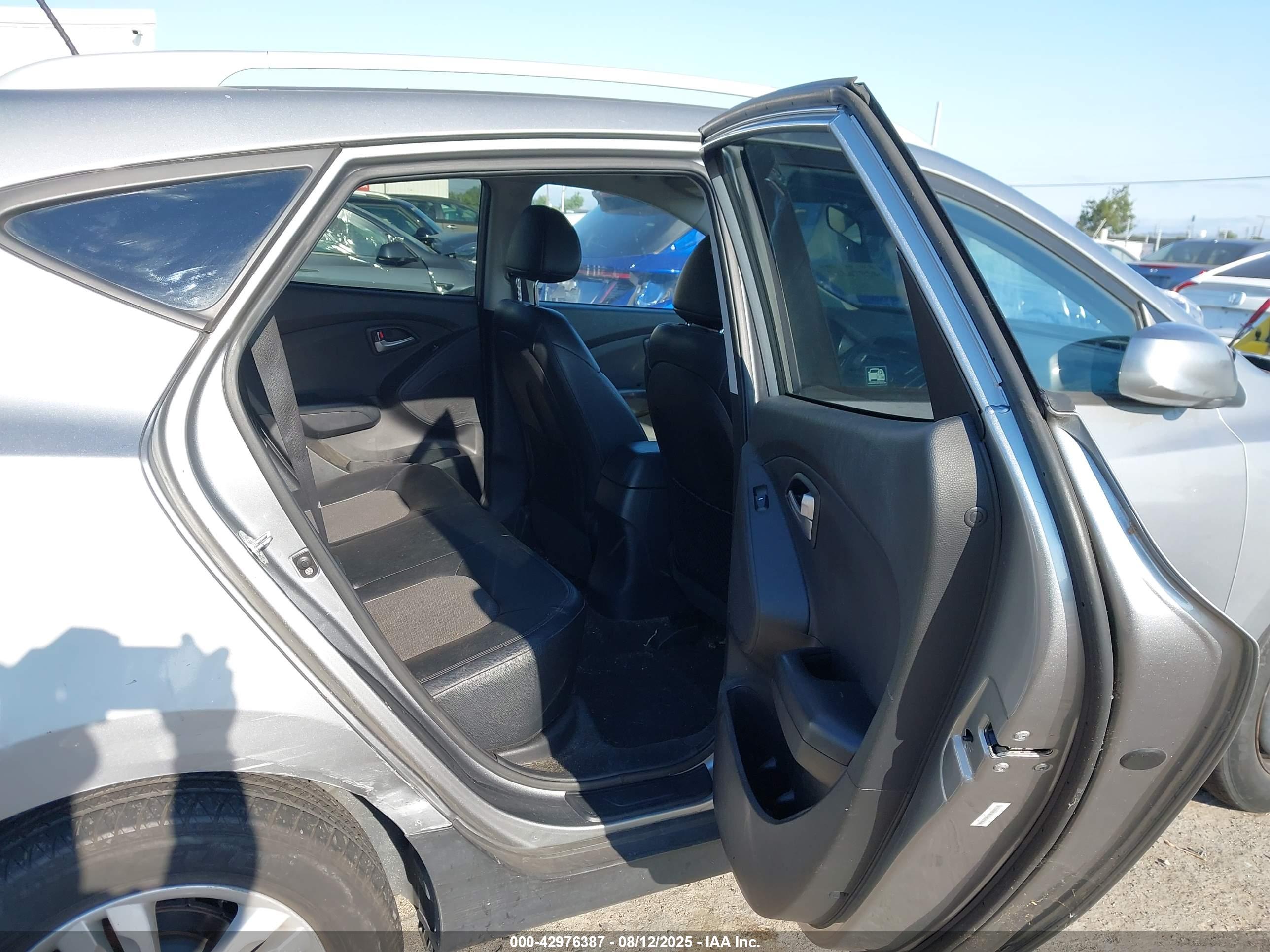 HYUNDAI TUCSON image 8