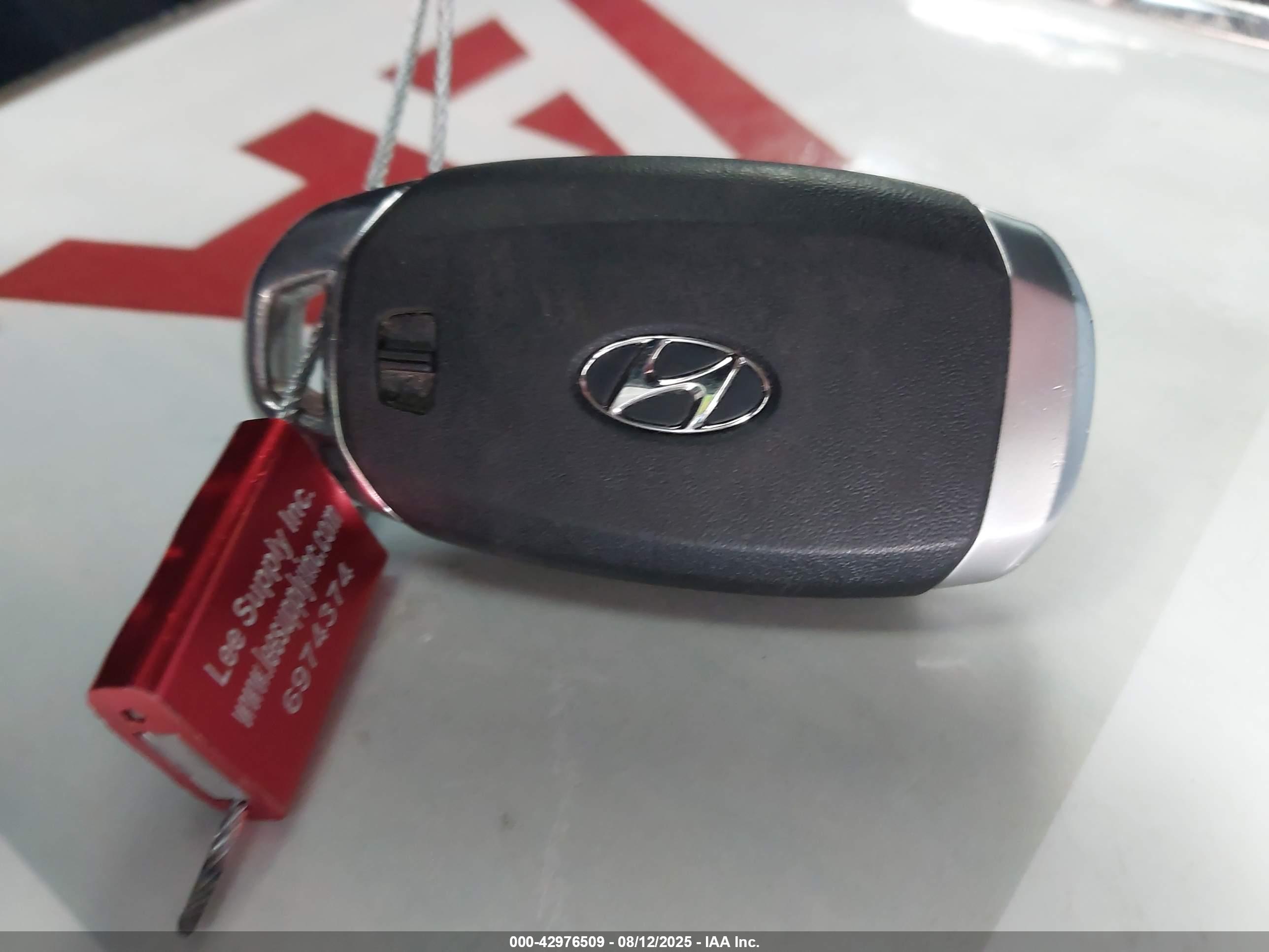 HYUNDAI ELANTRA image 11