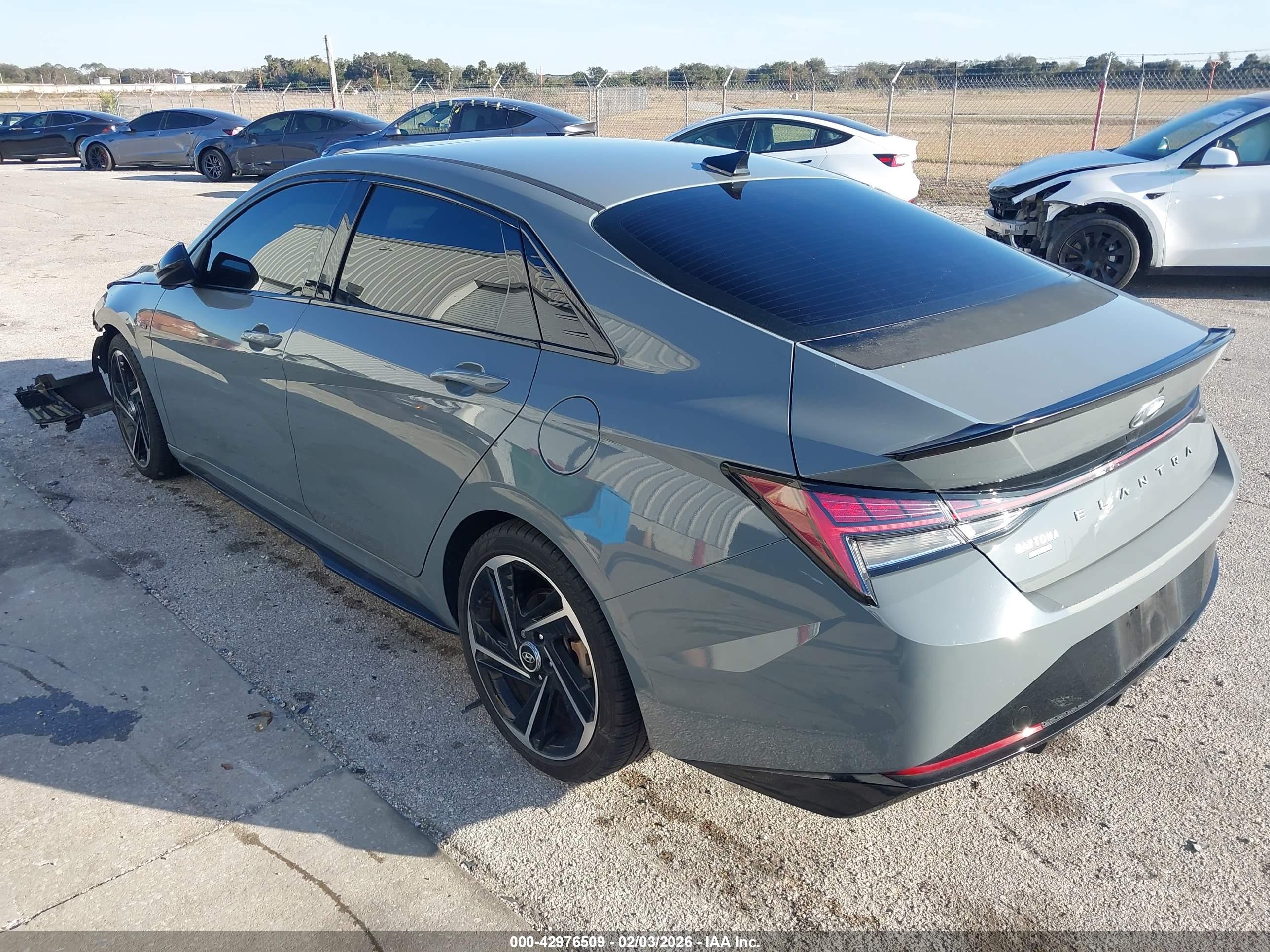 HYUNDAI ELANTRA image 3
