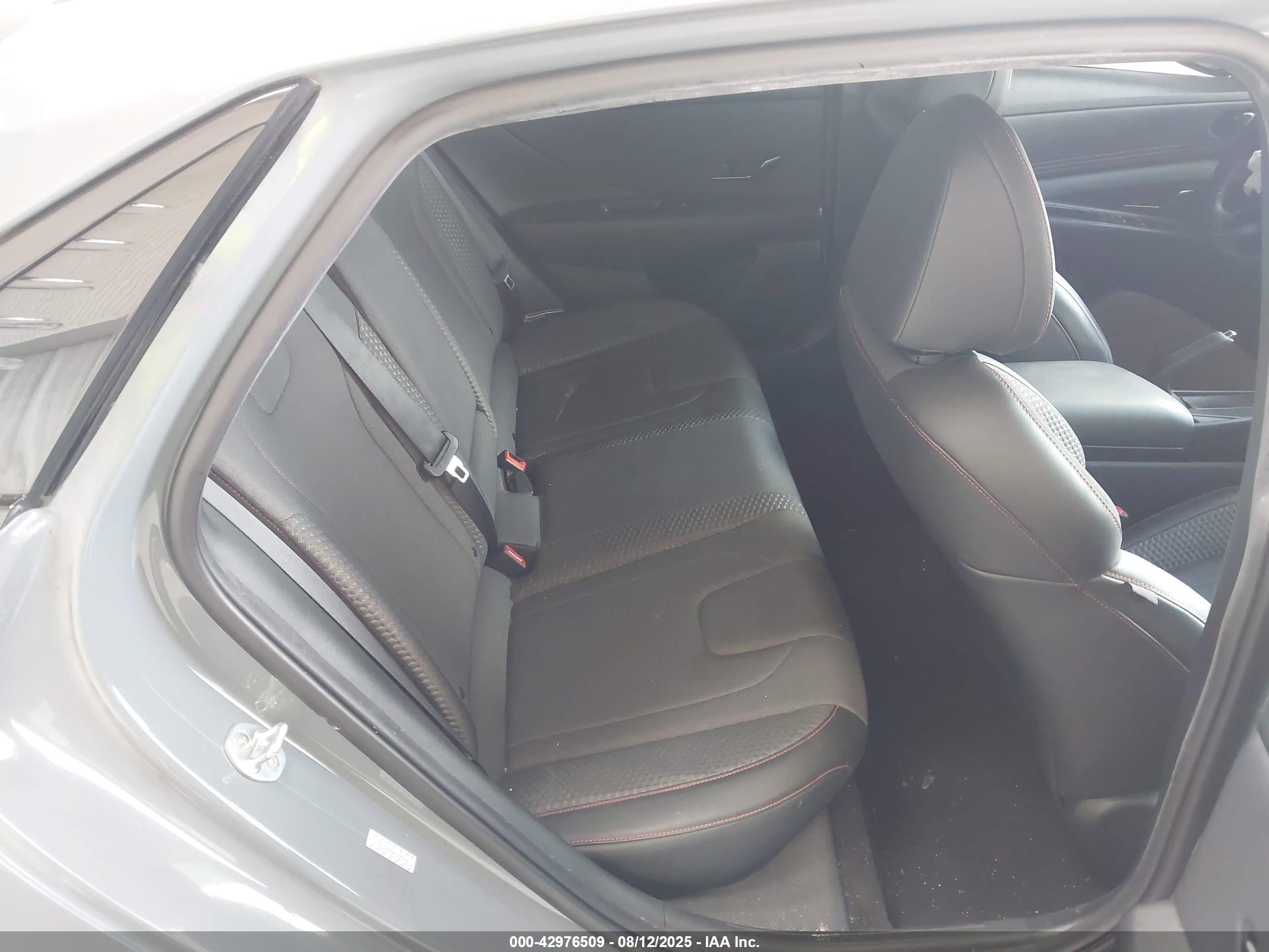 HYUNDAI ELANTRA image 8