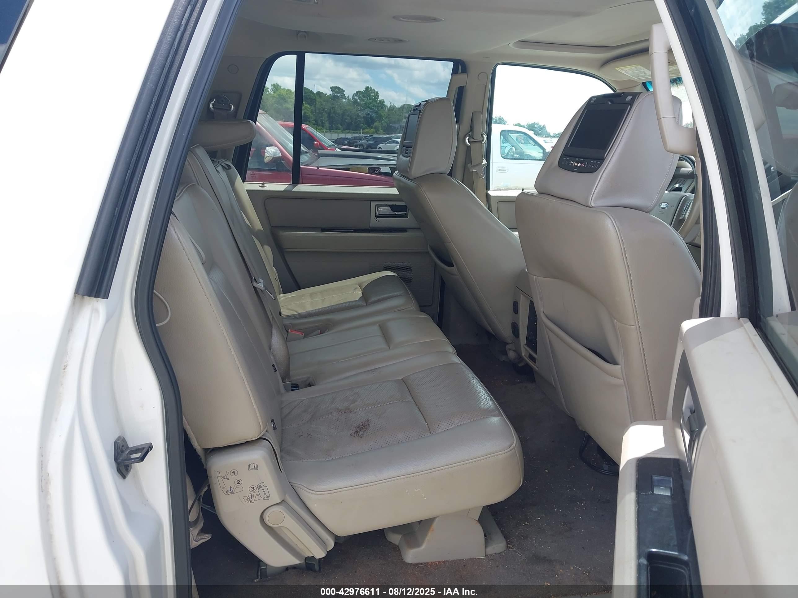FORD EXPEDITION image 8