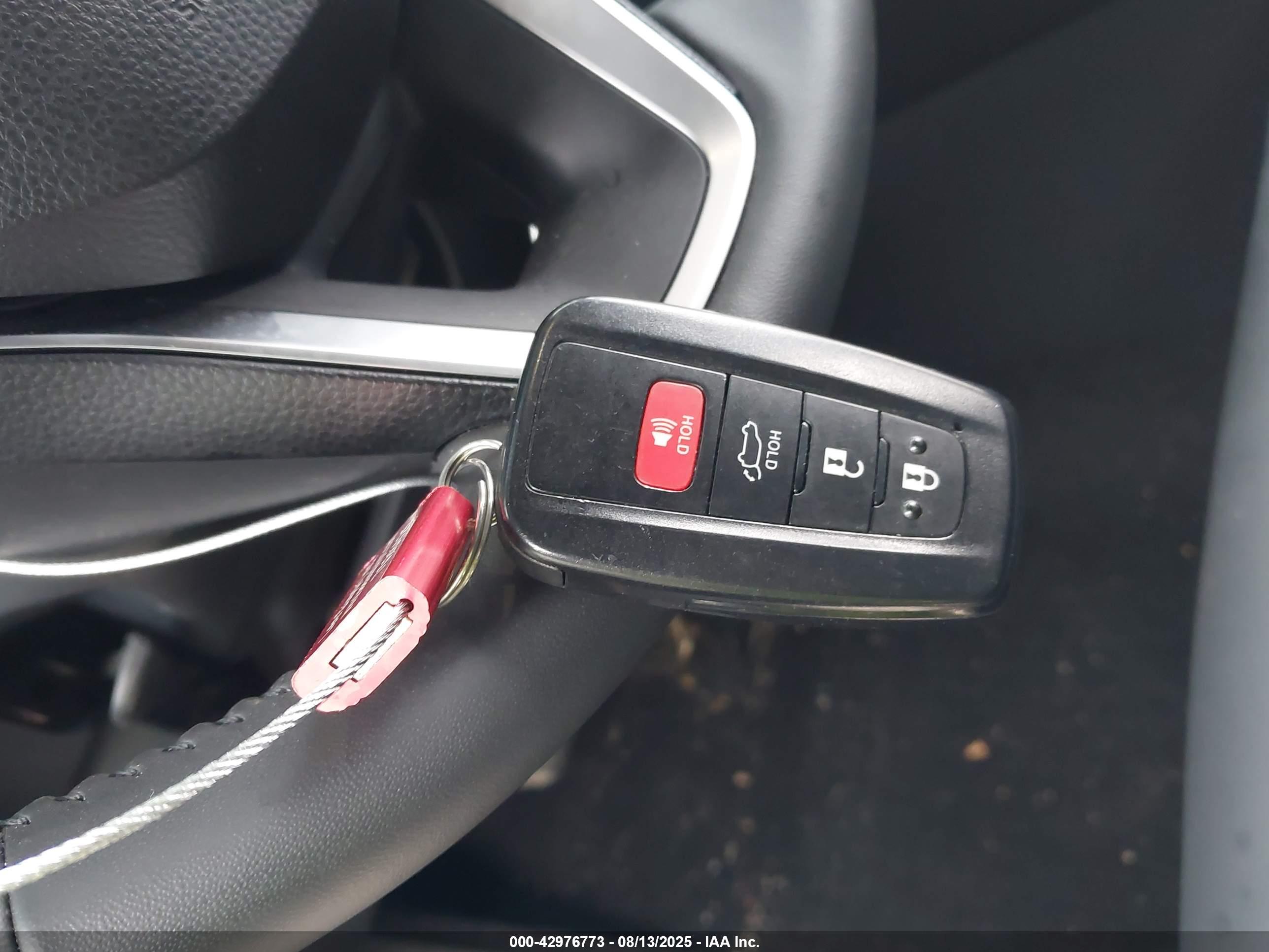 TOYOTA RAV4 image 11