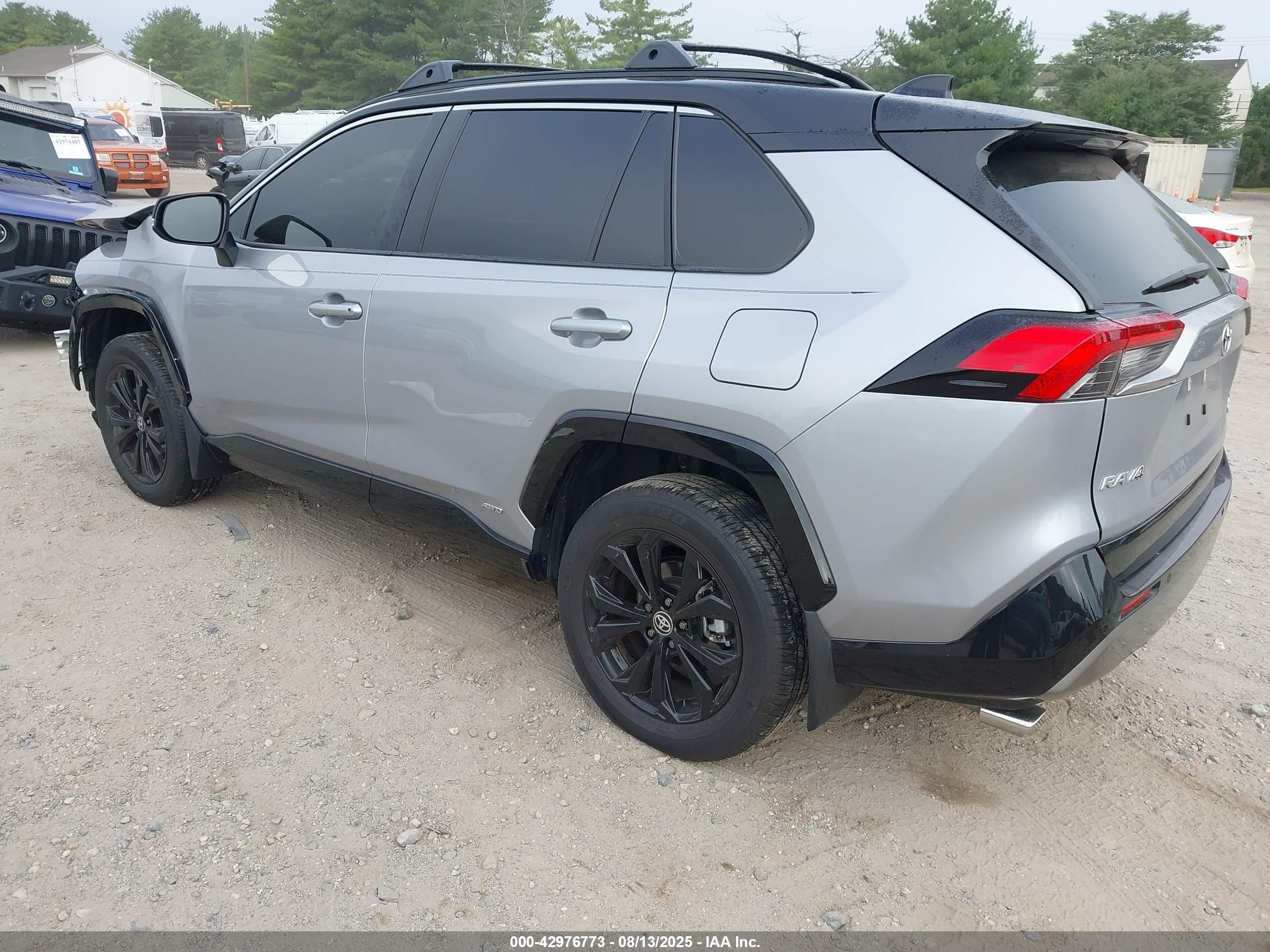 TOYOTA RAV4 image 3