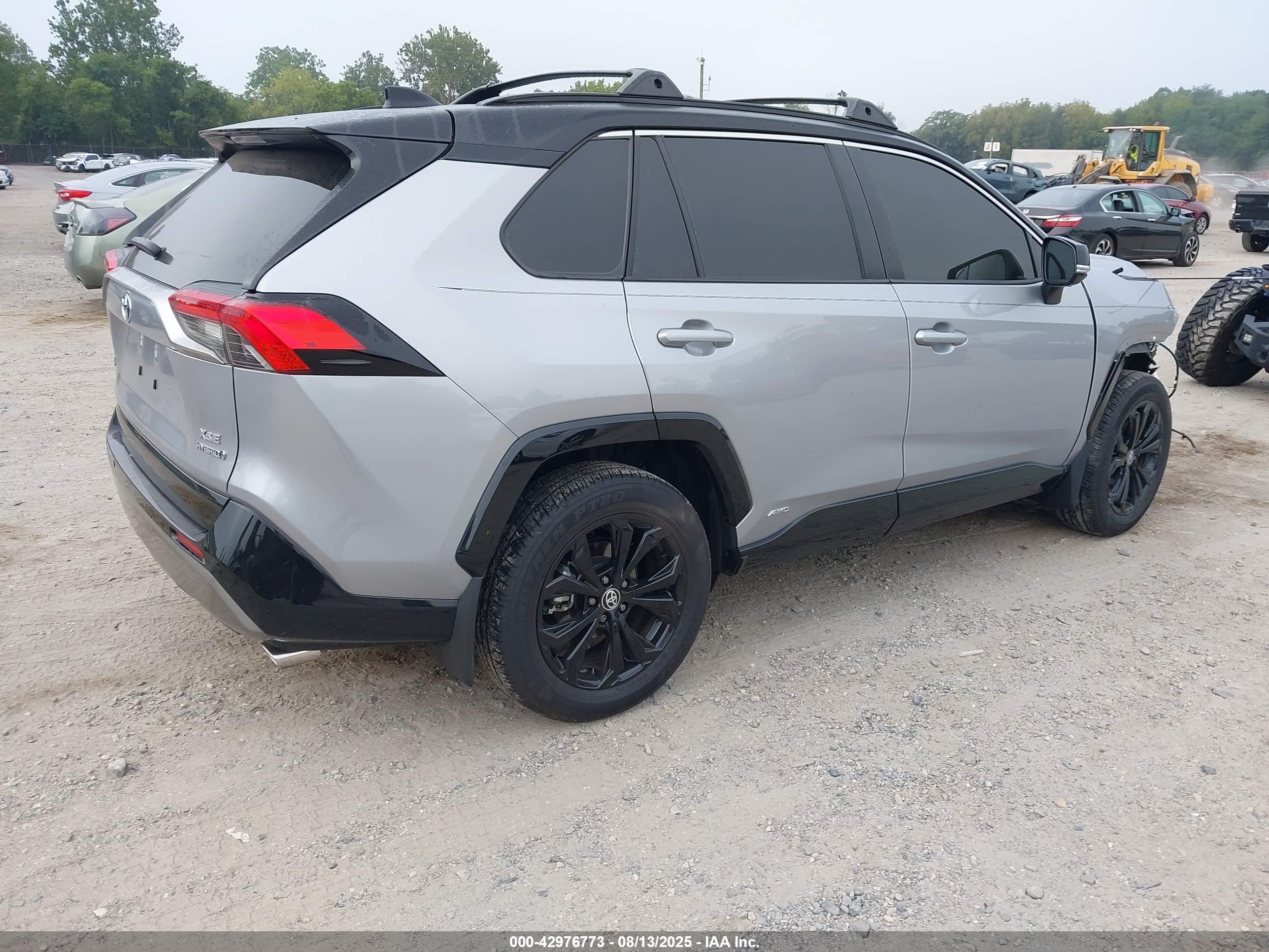 TOYOTA RAV4 image 4